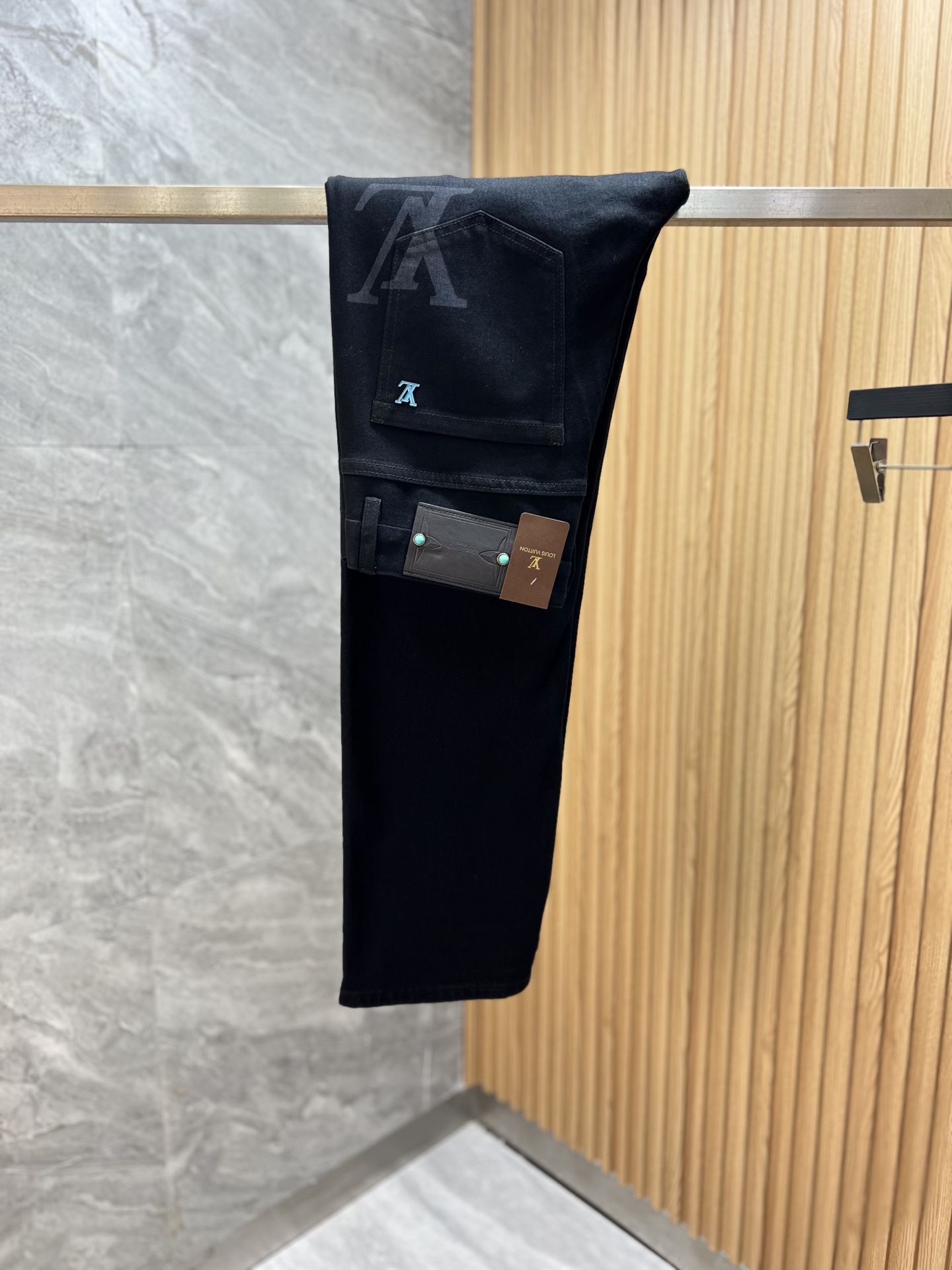 NO:916546,LV/Louis Vuitton 2026 spring and summer new products, complete with three labels, jeans, good products, no need to introduce too much, look at the details, counter size 28-38 / upper body size 32, louis vuitton, louis vuitton, jeans,19860909LV/路易威登 2026春夏新品 三标齐全 牛仔裤 好货不用过多介绍 看细节 专柜码数28-38 /上身32码,,louis vuitton,louis vuitton,jeans,,Men's clothing