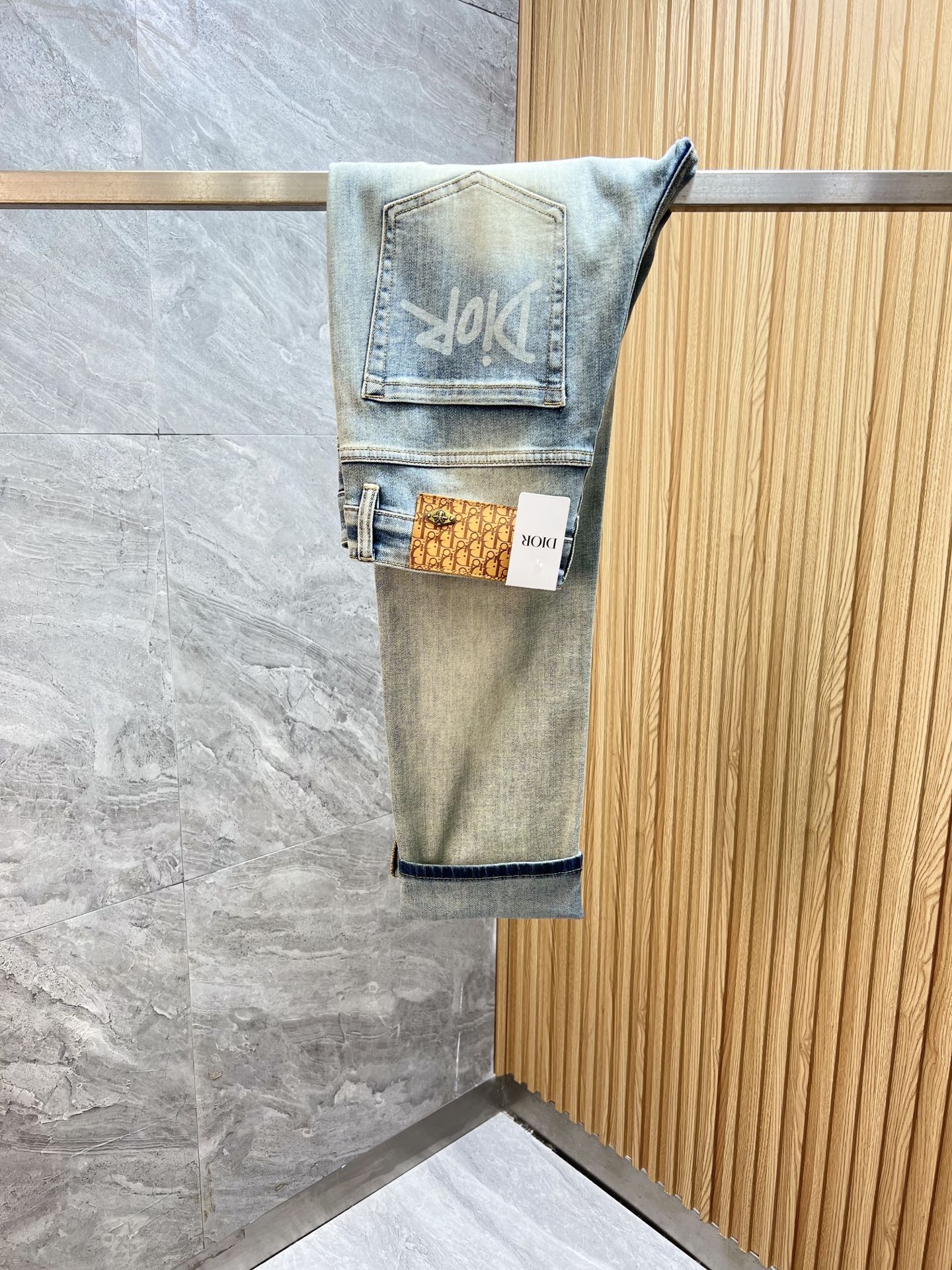 NO:916549,Dior/Dior 2026 spring and summer new products, complete with three labels, jeans, good products, no need to introduce too much, look at the details, counter size 28-38 / upper body size 32, dior, dior, jeans,19860909Dior/迪奥 2026春夏新品 三标齐全 牛仔裤 好货不用过多介绍 看细节 专柜码数28-38 /上身32码,,dior,dior,jeans,,Men's clothing