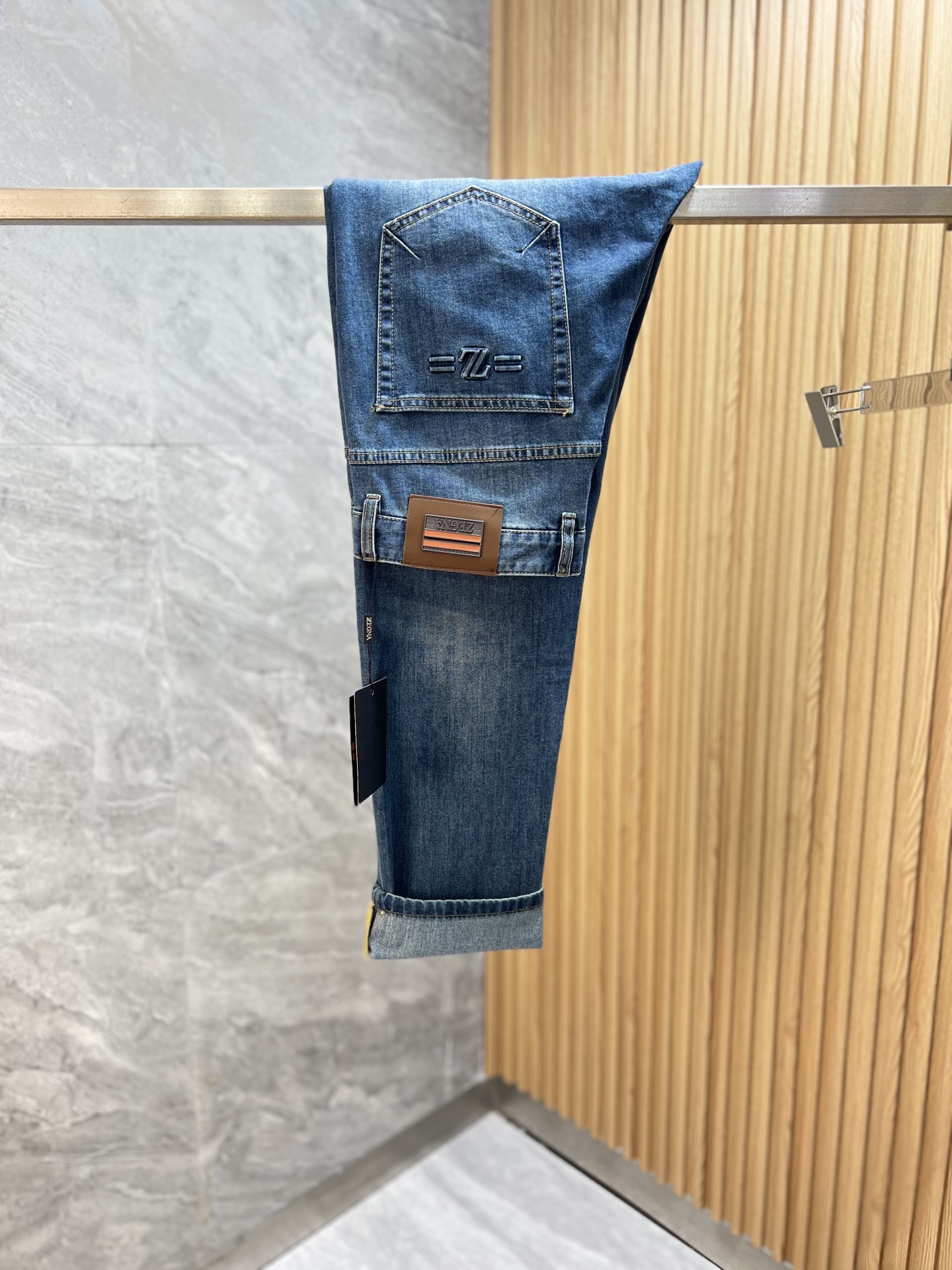 NO:916558,zZEGNA/Zegna 2026 spring and summer new products, complete with three labels, jeans, good products, no need to introduce too much, look at the details, counter size 30-40 / upper body size 32,,zegna,jeans,19860909zZEGNA/杰尼亚 2026春夏新品 三标齐全 牛仔裤 好货不用过多介绍 看细节 专柜码数30-40 /上身32码,,zegna,jeans,,Men's clothing