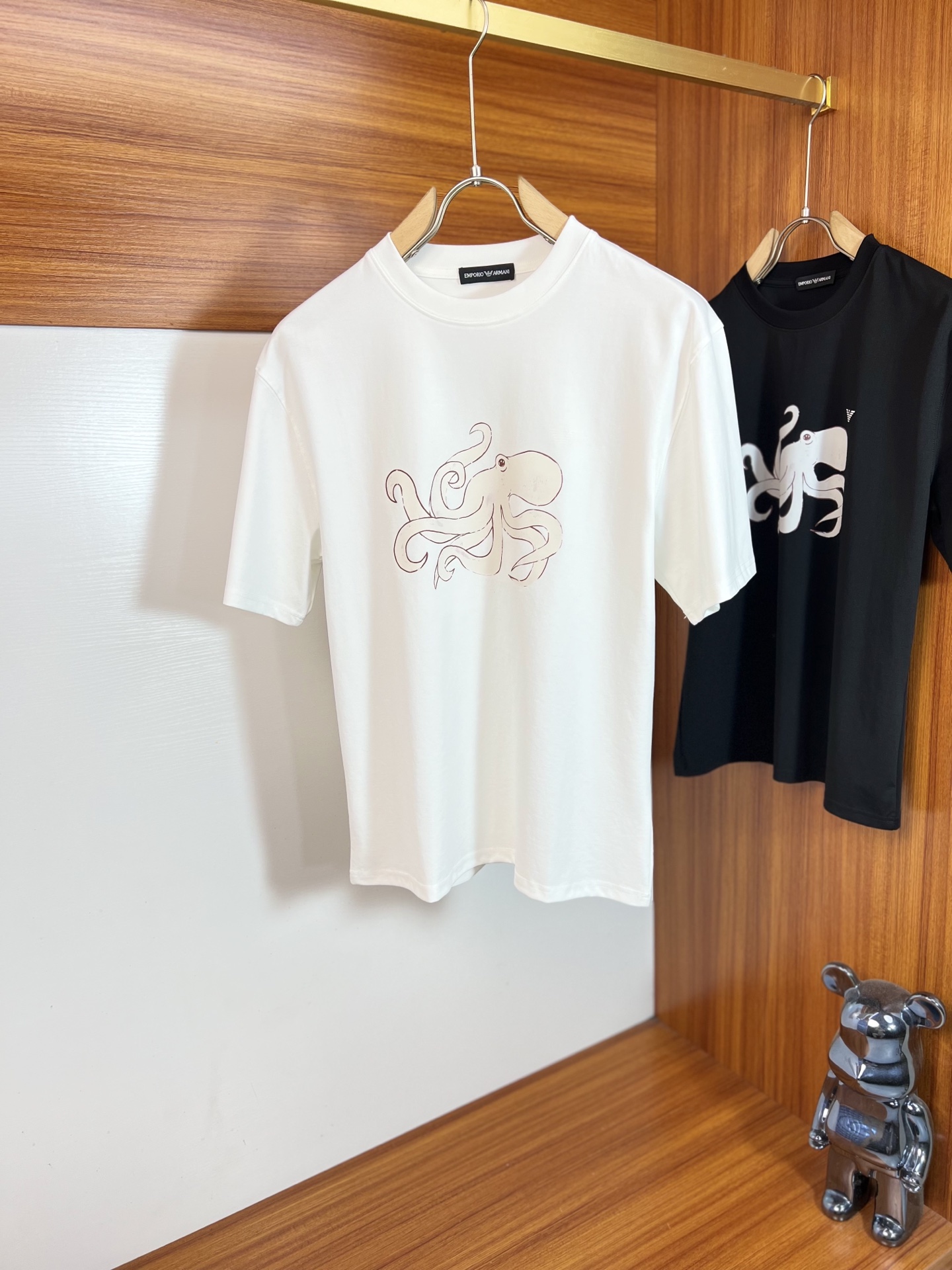 NO:915632,Armani/Armani 2026 spring and summer new products, complete with three labels, mercerized cotton round neck short-sleeved T-shirt, good product without too much introduction, look at the details, counter size M-XXXL / recommended L,,,armani,armani,T-shirt,tees,t-shirt,19860909Armani/阿玛尼 2026年春夏新品上新 三标齐全 丝光棉圆领短袖T恤 好货不用过多介绍 看细节 专柜码数M-XXXL /建议L,,,armani,armani,T-shirt,tees，t-shirt,,Men's clothing