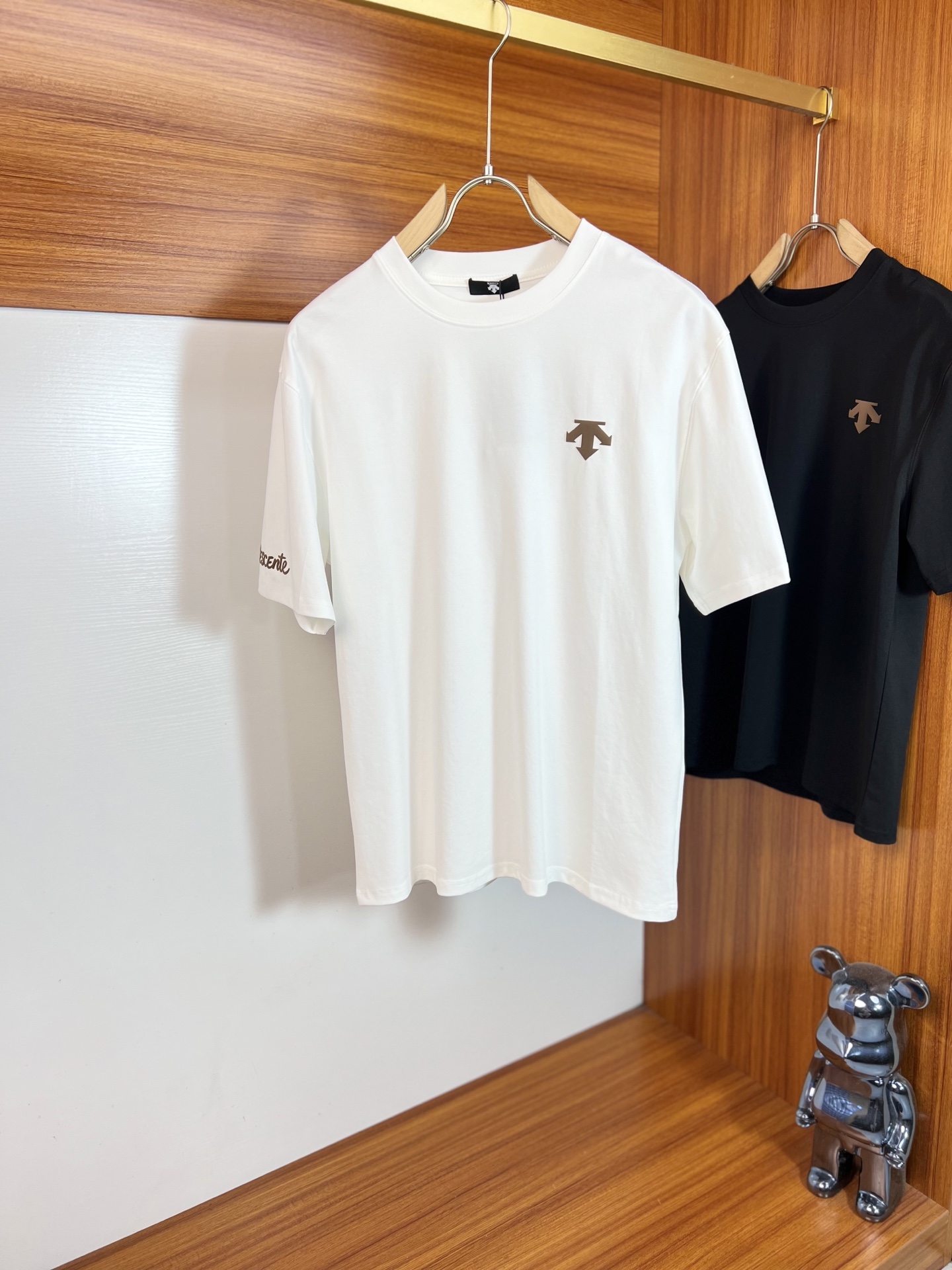 NO:836463,Des/Desante 2026 spring and summer new products, complete with three labels, mercerized cotton round neck short-sleeved T-shirt, good product, no need to introduce too much, look at the details, counter size M-XXXL 175/140, recommended L,, T-shirt, tees, t-shirt,19860909Des/迪桑特 2026年春夏新品上新 三标齐全 丝光棉圆领短袖T恤 好货不用过多介绍 看细节 专柜码数M-XXXL 175/140建议L,,T-shirt,tees，t-shirt,,Men's clothing