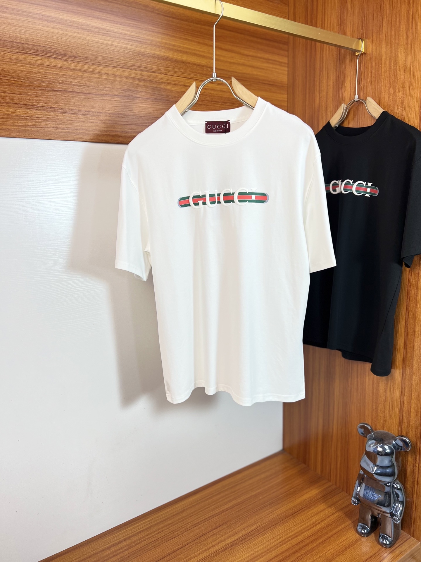 NO:917556,Gucci/Gucci 2026 spring and summer new products, complete with three labels, mercerized cotton round neck short-sleeved T-shirt, good product without too much introduction, look at the details, counter size M-XXXL /140 recommended L,, gucci, T-shirt, tees, t-shirt,19860909Gucci/古奇 2026年春夏新品上新 三标齐全 丝光棉圆领短袖T恤 好货不用过多介绍 看细节 专柜码数M-XXXL /140建议L,,gucci,T-shirt,tees，t-shirt,,Men's clothing