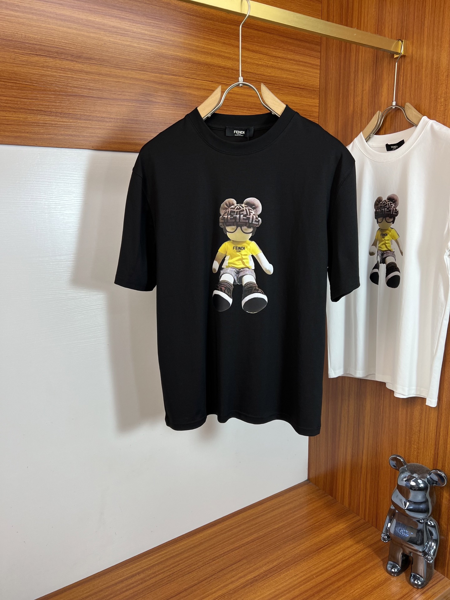 NO:917559,Fendi/Fendi 2026 spring and summer new products, complete with three labels, mercerized cotton round neck short-sleeved T-shirt, good product without too much introduction, look at the details, counter size M-XXXL /140 recommended L,, fendi, fendi, T-shirt, tees, t-shirt,19860909Fendi/芬迪 2026年春夏新品上新 三标齐全 丝光棉圆领短袖T恤 好货不用过多介绍 看细节 专柜码数M-XXXL /140建议L,,fendi,fendi,T-shirt,tees，t-shirt,,Men's clothing