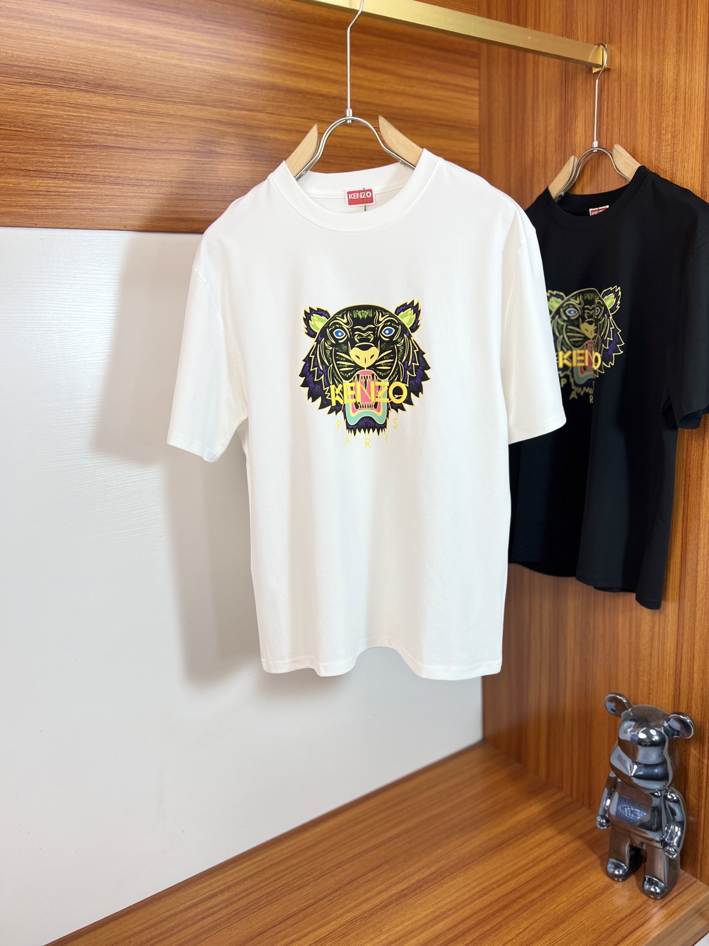 NO:836473,Kenzo 2026 spring and summer new products, complete with three standards, mercerized cotton round neck short-sleeved T-shirt, good product, no need to introduce too much, look at the details, counter size M-XXXL 175/140, recommended L,, T-shirt, tees, t-shirt,19860909Kenzo 2026年春夏新品上新 三标齐全 丝光棉圆领短袖T恤 好货不用过多介绍 看细节 专柜码数M-XXXL 175/140建议L,,T-shirt,tees，t-shirt,,Men's clothing