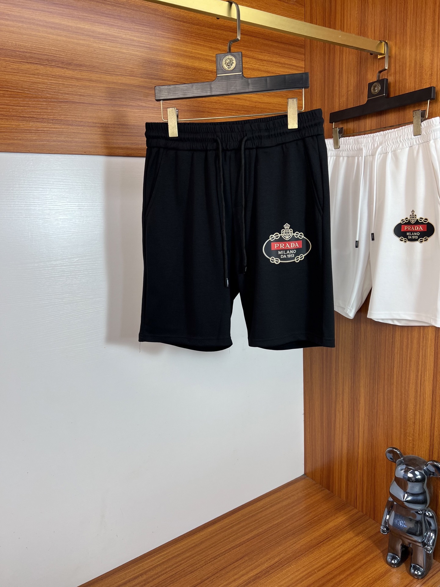 NO:836482,Prada/Prada 2026 spring and summer new products, complete with three labels, elastic band casual pants and shorts, no need to introduce too much about the good products, look at the details, counter size M-XXXL 175/upper body recommended L,, prada, prada, shorts,19860909Prada/普拉达 2026春夏新品 三标齐全 松紧带五分休闲裤短裤 好货不用过多介绍 看细节 专柜码数M-XXXL 175/上身建议L,,prada,prada,shorts,,Men's clothing