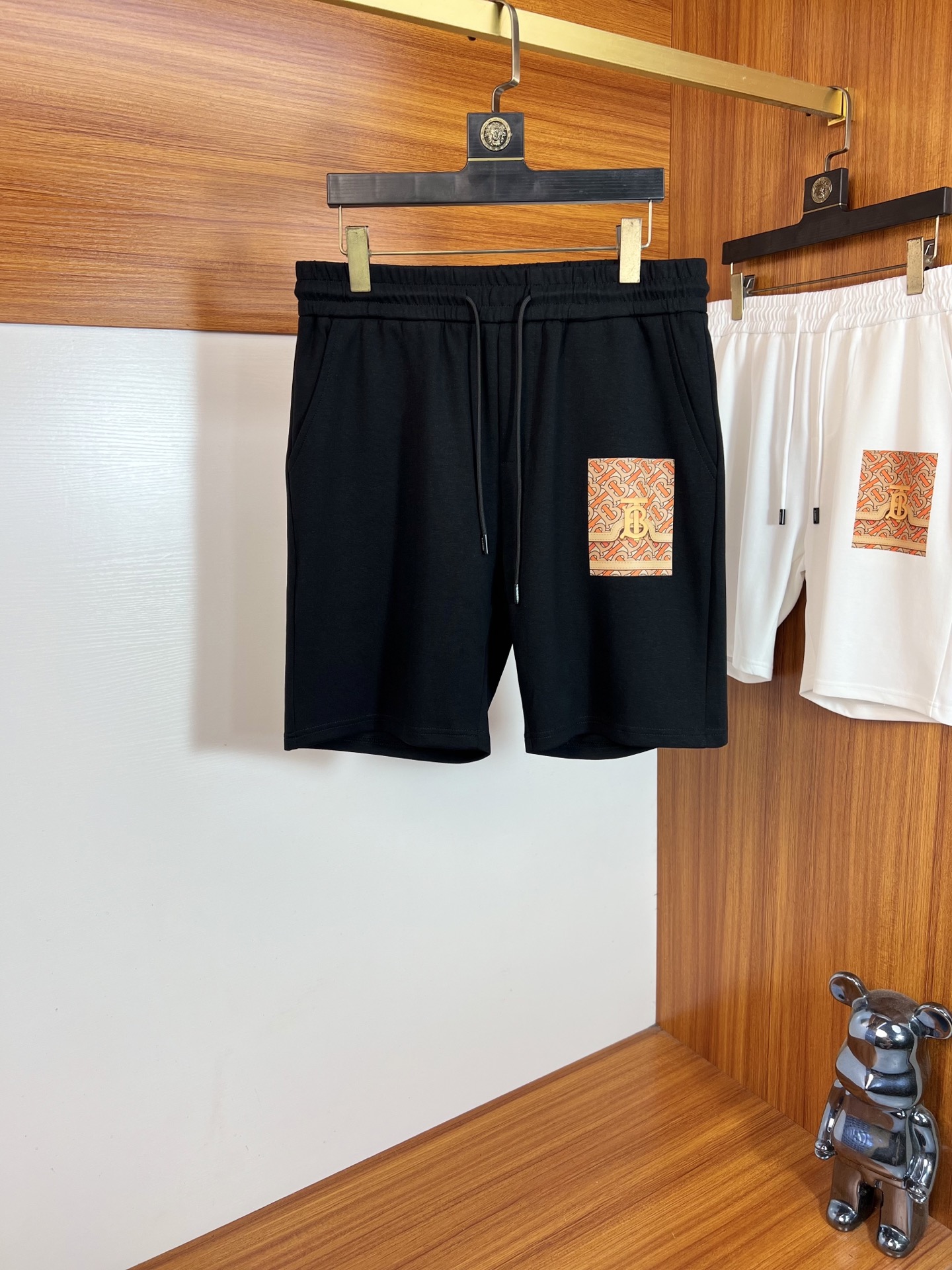 NO:836489,Burberry/Burberry 2026 spring and summer new products, complete with three labels, elastic band five-point casual pants and shorts, good products without too much introduction, look at the details, counter size M-XXXL 175/upper body recommended L,, burberry, burberry, shorts,19860909Burberry/巴宝莉 2026春夏新品 三标齐全 松紧带五分休闲裤短裤 好货不用过多介绍 看细节 专柜码数M-XXXL 175/上身建议L,,burberry,burberry,shorts,,Men's clothing