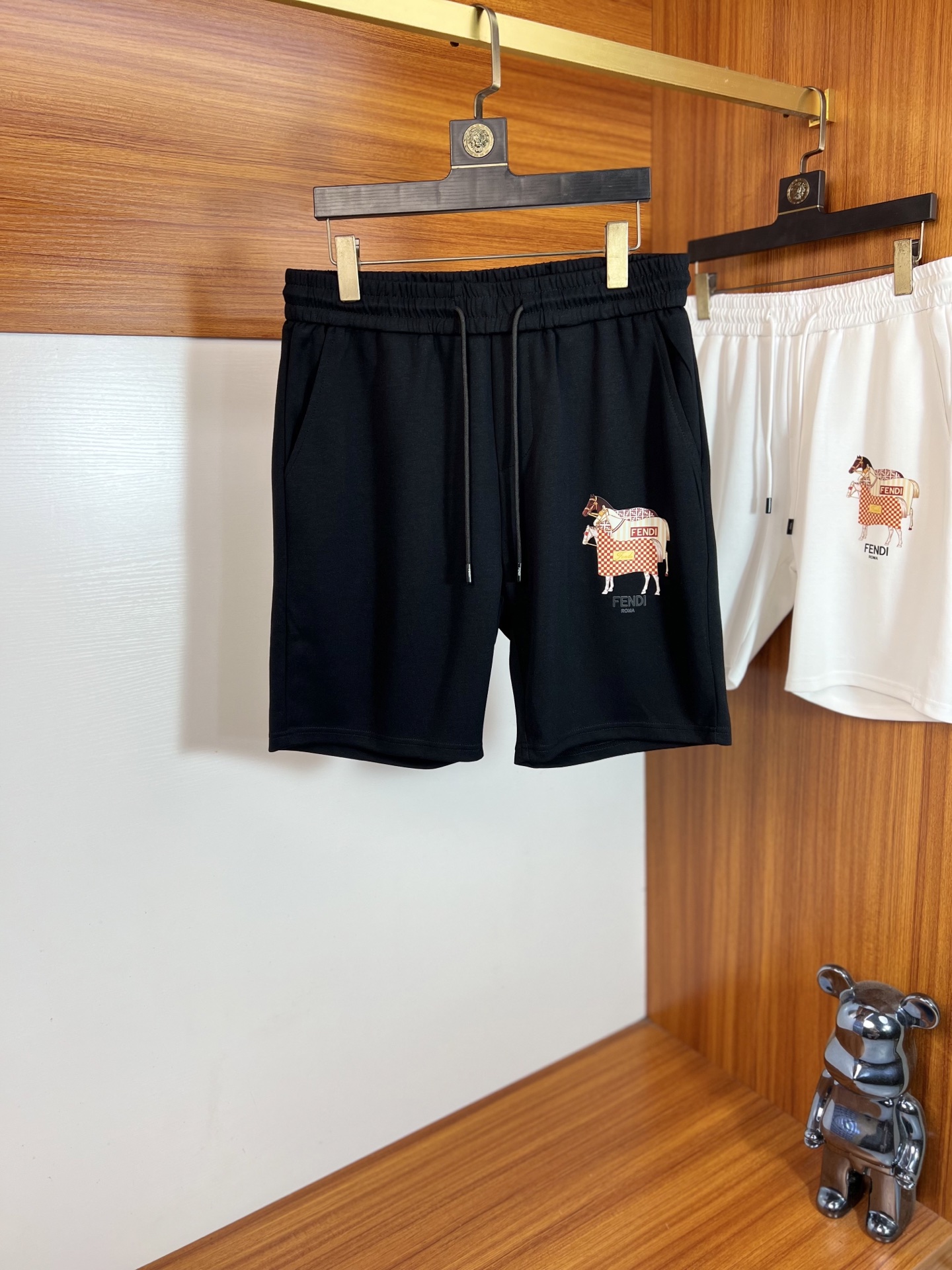 NO:836456,Fendi/Fendi 2026 spring and summer new products, complete with three labels, elastic band, casual pants and shorts, no need to introduce too much about the good products, look at the details, counter size M-XXXL 175/upper body recommended L,,fendi,fendi,shorts,19860909Fendi/芬迪 2026春夏新品 三标齐全 松紧带五分休闲裤短裤 好货不用过多介绍 看细节 专柜码数M-XXXL 175/上身建议L,,fendi,fendi,shorts,,Men's clothing