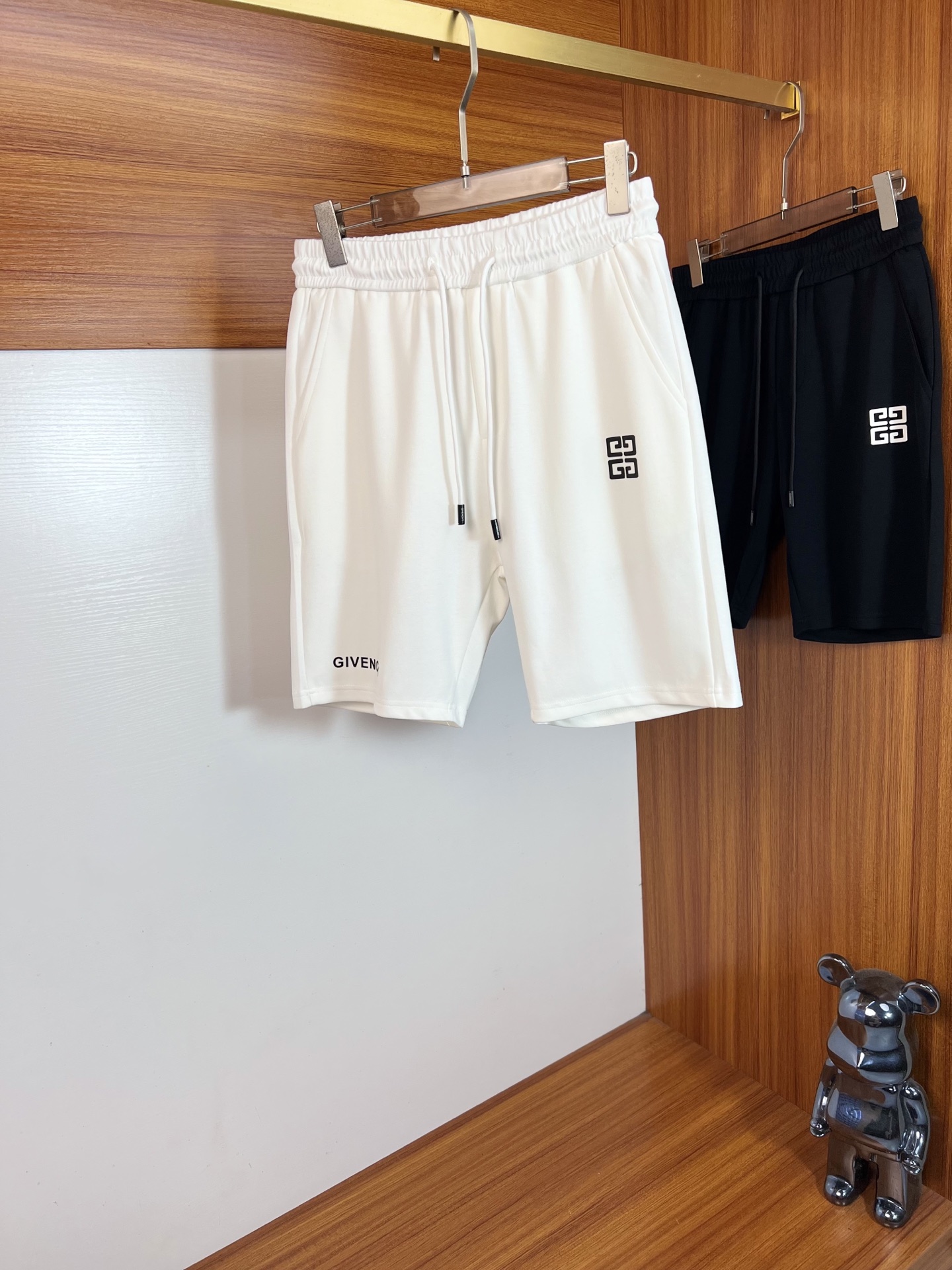 NO:836464,give/Givenchy 2026 spring and summer new products, complete with three standards, elastic band five-point casual pants and shorts, good products without too much introduction, look at the details, counter size M-XXXL 175/upper body recommended L,,givenchy,givenchy,shorts,19860909give/纪梵希 2026春夏新品 三标齐全 松紧带五分休闲裤短裤 好货不用过多介绍 看细节 专柜码数M-XXXL 175/上身建议L,,givenchy,givenchy,shorts,,Men's clothing