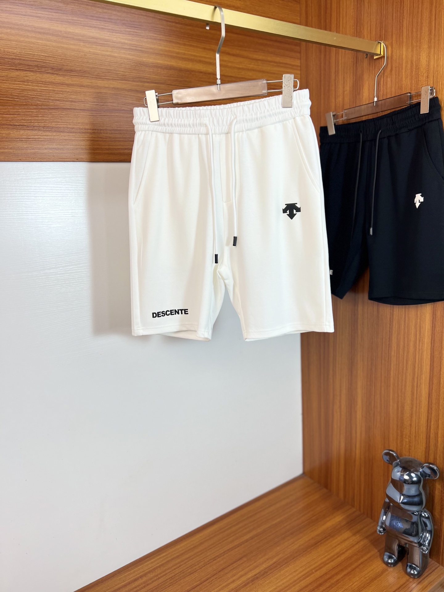 NO:836474,Des/Desante 2026 spring and summer new products, complete with three labels, elastic band, casual pants and shorts, no need to introduce too much about the good products, look at the details, counter size M-XXXL 175/upper body recommended L,, shorts,19860909Des/迪桑特 2026春夏新品 三标齐全 松紧带五分休闲裤短裤 好货不用过多介绍 看细节 专柜码数M-XXXL 175/上身建议L,,shorts,,Men's clothing