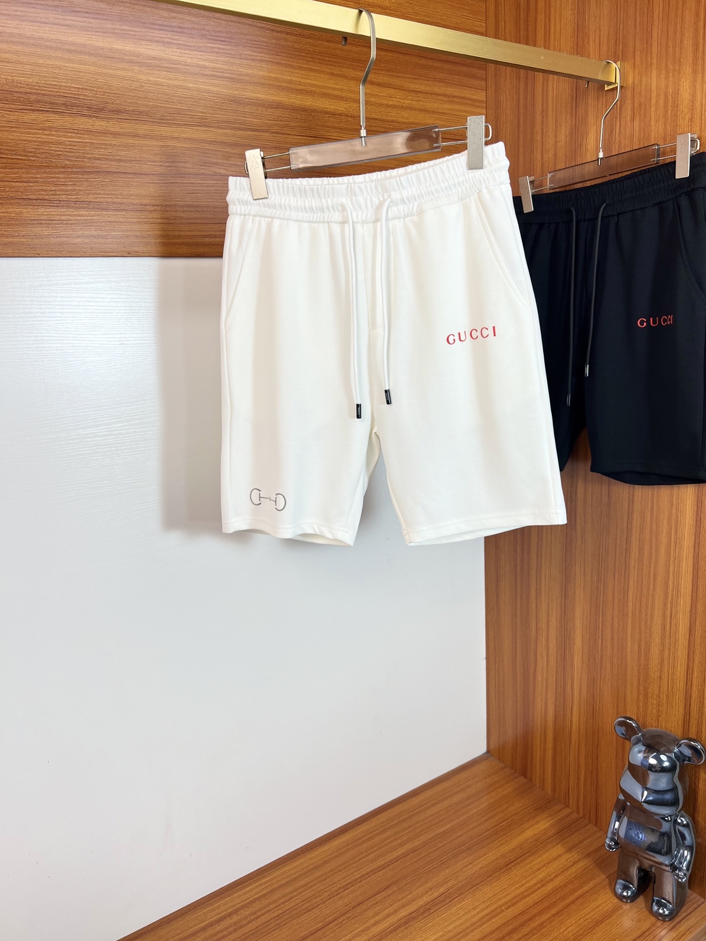 NO:836479,Gucci/Gucci 2026 spring and summer new products, complete with three labels, elastic band, casual pants and shorts, no need to introduce too much about the good products, look at the details, counter size M-XXXL 175/upper body recommended L,,gucci,shorts,19860909Gucci/古奇 2026春夏新品 三标齐全 松紧带五分休闲裤短裤 好货不用过多介绍 看细节 专柜码数M-XXXL 175/上身建议L,,gucci,shorts,,Men's clothing