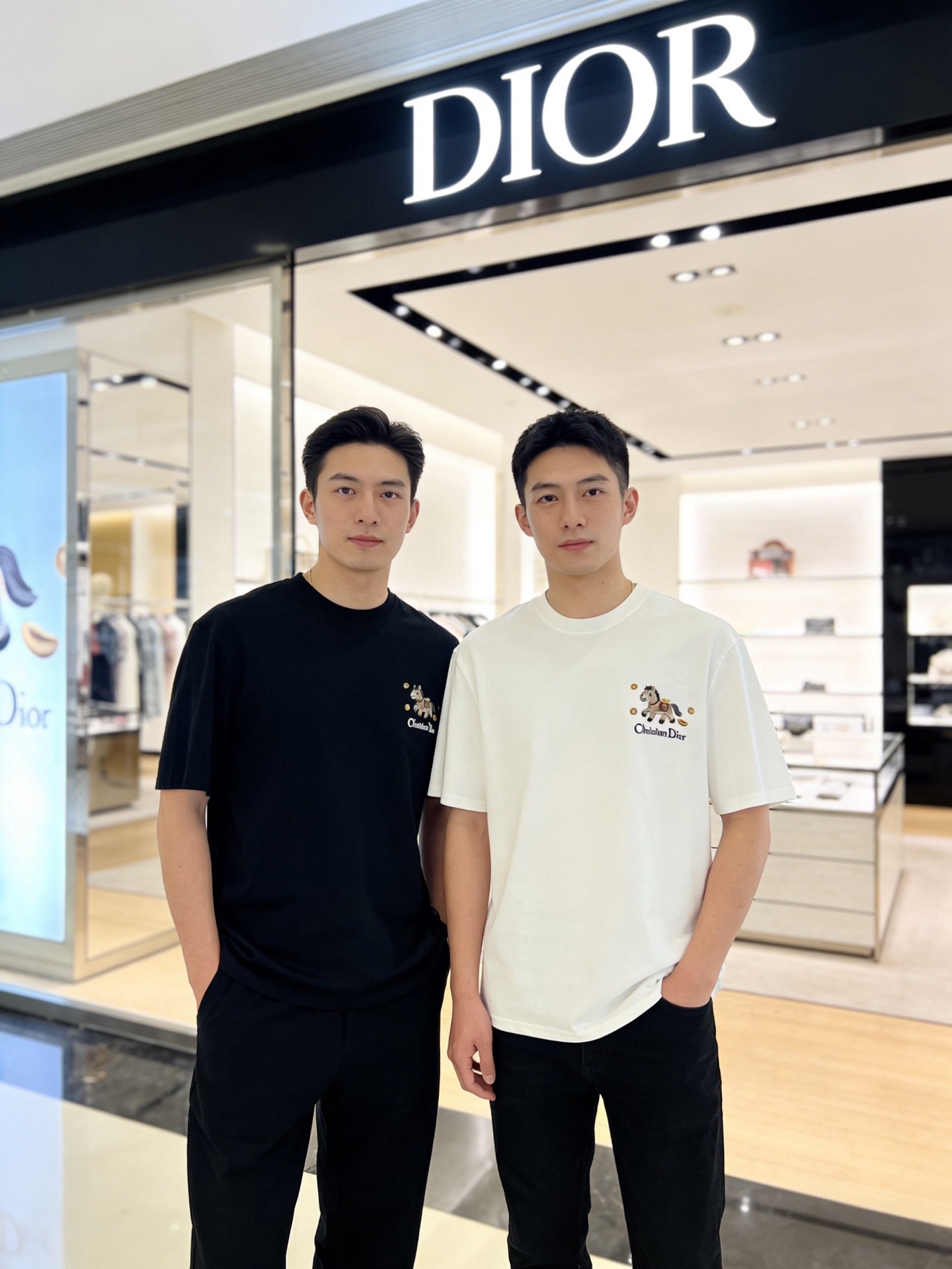 NO:838102,Dior/Dior 2026 spring and summer new products, complete with three labels, mercerized cotton round neck short-sleeved T-shirt, good product without too much introduction, look at the details, counter size M-XXXL / recommended L,, dior, dior, T-shirt, tees, t-shirt,19860909Dior/迪奥 2026年春夏新品上新 三标齐全 丝光棉圆领短袖T恤 好货不用过多介绍 看细节 专柜码数M-XXXL /建议L,,dior,dior,T-shirt,tees，t-shirt,,Men's clothing