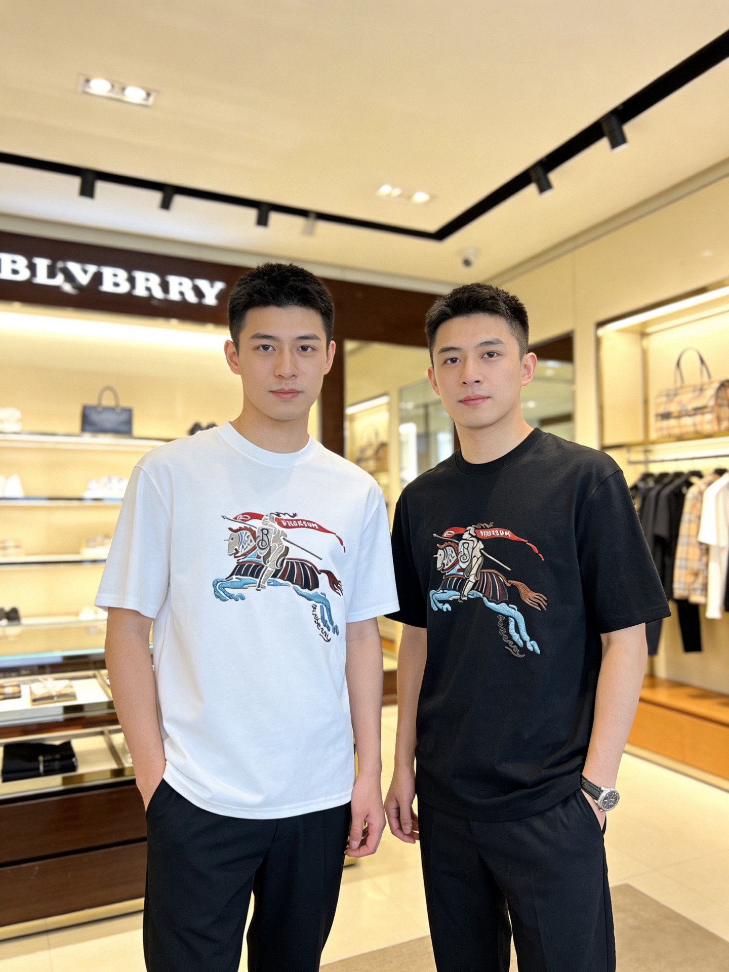 NO:838097,Burberry/Burberry 2026 spring and summer new products, complete with three labels, mercerized cotton round neck short-sleeved T-shirt, good product does not need to be introduced too much, look at the details, counter size M-XXXL / recommended L,, burberry, burberry, T-shirt, tees, t-shirt,19860909Burberry/巴宝莉 2026年春夏新品上新 三标齐全 丝光棉圆领短袖T恤 好货不用过多介绍 看细节 专柜码数M-XXXL /建议L,,burberry,burberry,T-shirt,tees，t-shirt,,Men's clothing