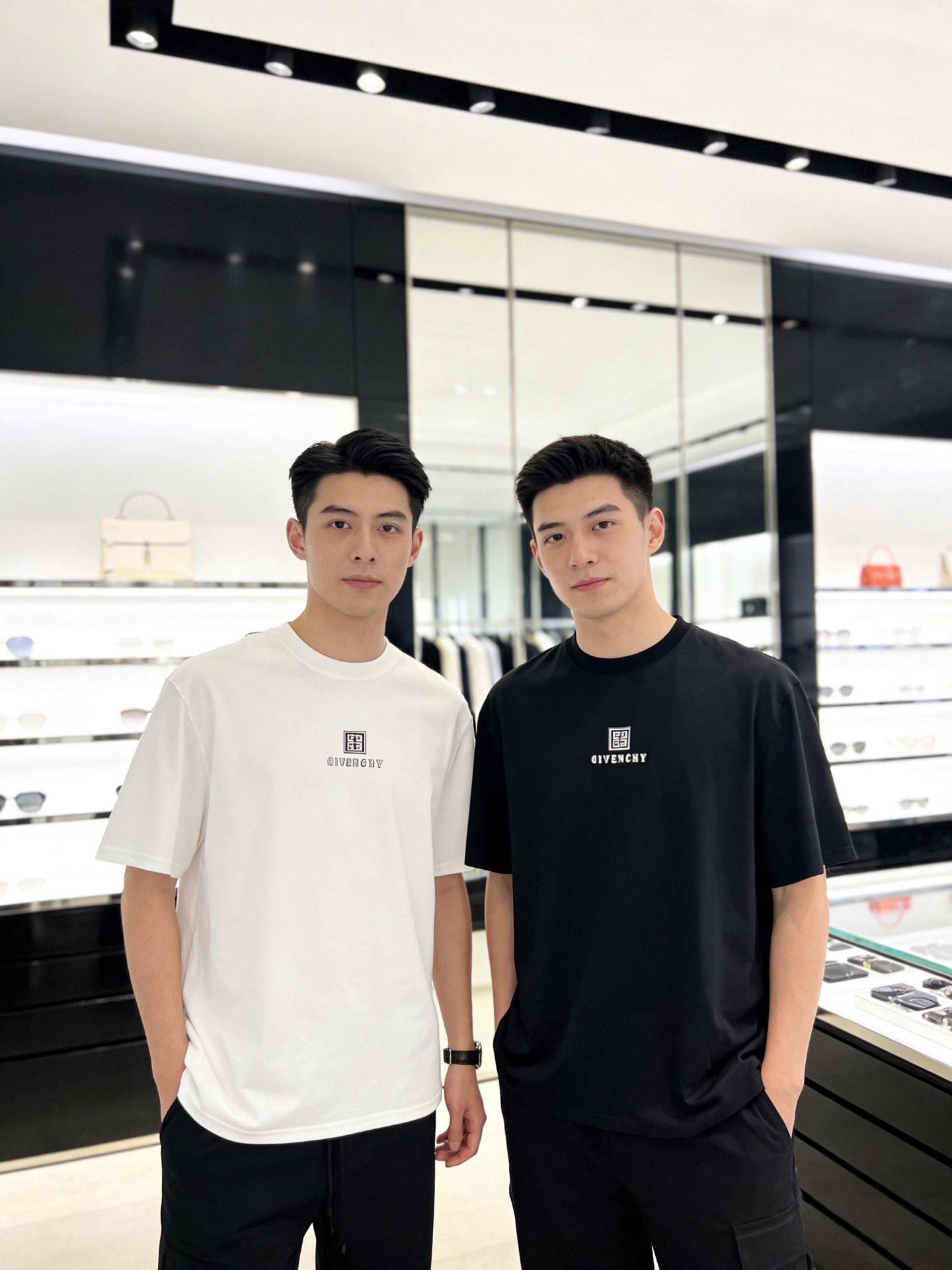 NO:838084,give/Givenchy 2026 spring and summer new products, complete with three labels, mercerized cotton round neck short-sleeved T-shirt, good product without too much introduction, look at the details, counter size M-XXXL / recommended L,,givenchy,givenchy,T-shirt,tees,t-shirt,19860909give/纪梵希 2026年春夏新品上新 三标齐全 丝光棉圆领短袖T恤 好货不用过多介绍 看细节 专柜码数M-XXXL /建议L,,givenchy,givenchy,T-shirt,tees，t-shirt,,Men's clothing