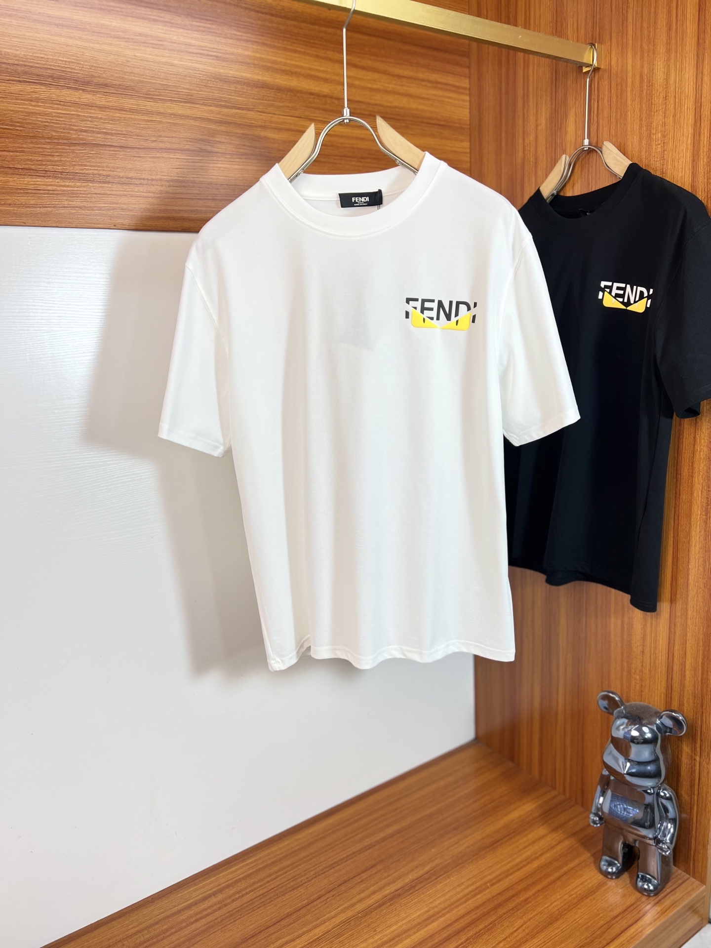 NO:838119,Fendi/Fendi 2026 spring and summer new products, complete with three labels, pure cotton round neck short-sleeved T-shirt, good product without too much introduction, look at the details, counter size M-XXXL 175/140, recommended L,, fendi, fendi, T-shirt, tees, t-shirt,19860909Fendi/芬迪 2026年春夏新品上新 三标齐全 纯棉圆领短袖T恤 好货不用过多介绍 看细节 专柜码数M-XXXL 175/140建议L,,fendi,fendi,T-shirt,tees，t-shirt,,Men's clothing