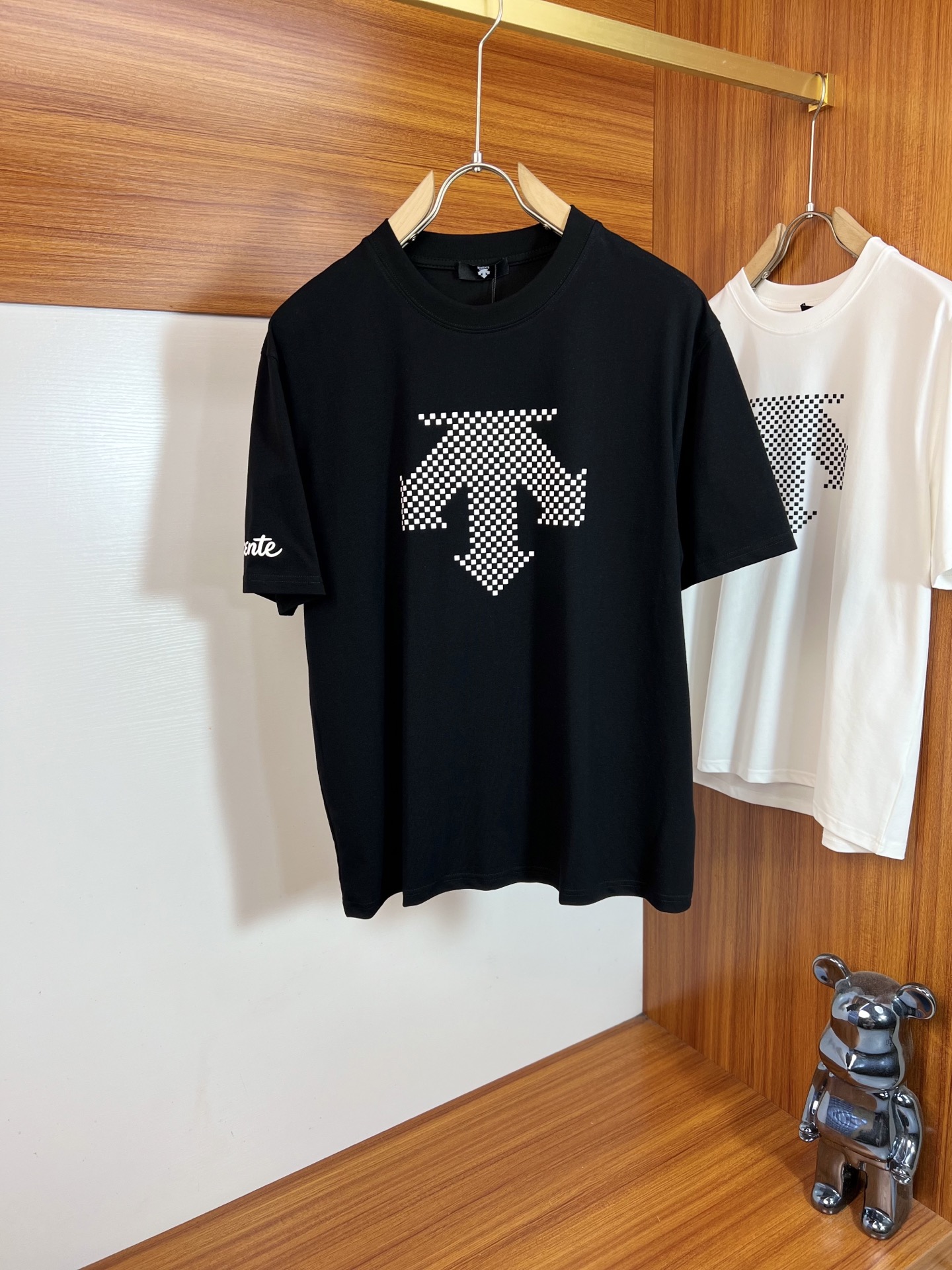NO:838143,Des/Desante 2026 spring and summer new products, complete with three standards, pure cotton round neck short-sleeved T-shirt, good product, no need to introduce too much, look at the details, counter size M-XXXL 175/140, recommended L,, T-shirt, tees, t-shirt,19860909Des/迪桑特 2026年春夏新品上新 三标齐全 纯棉圆领短袖T恤 好货不用过多介绍 看细节 专柜码数M-XXXL 175/140建议L,,T-shirt,tees，t-shirt,,Men's clothing