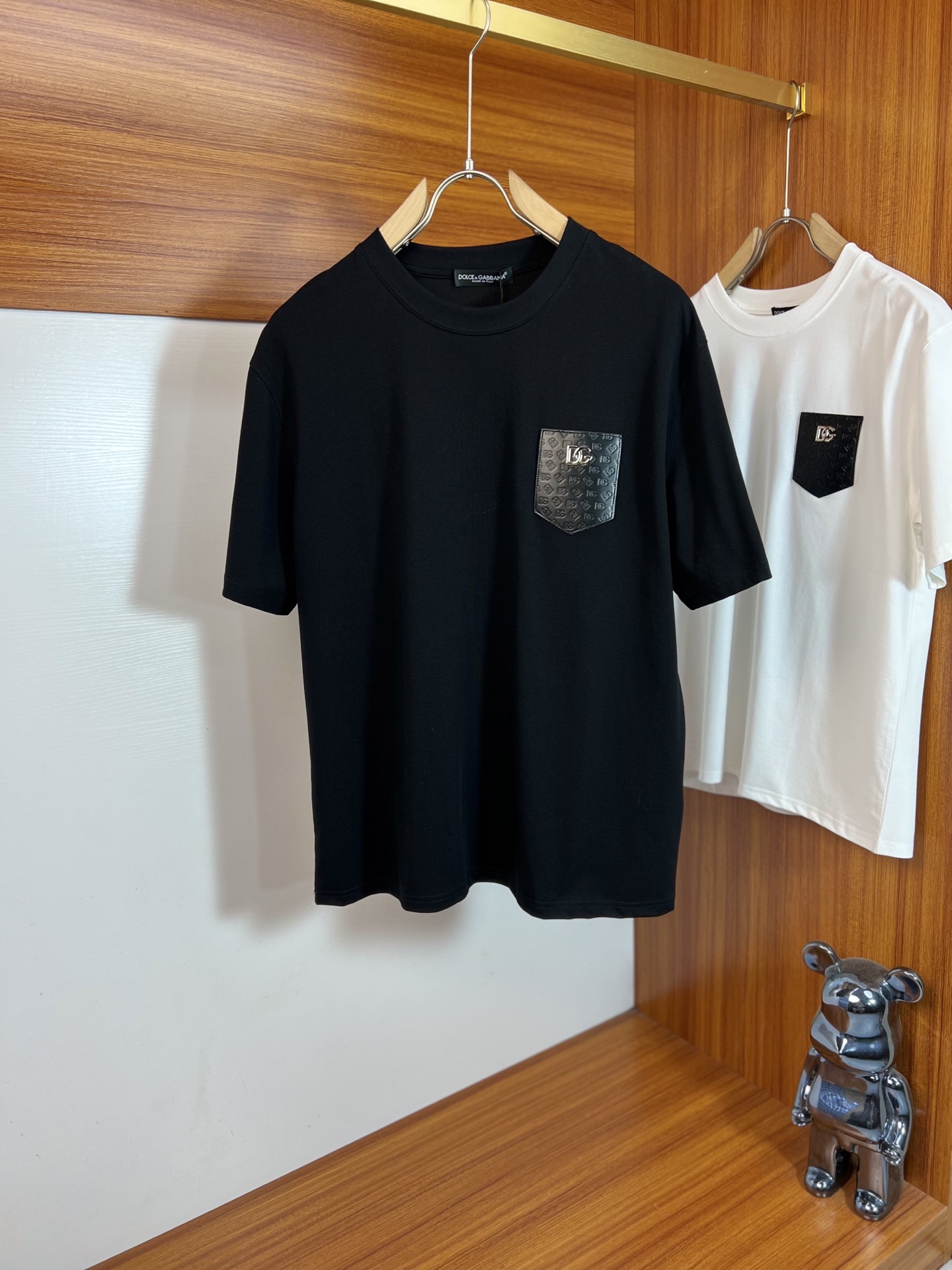 NO:838155,DG/Dolce & Gabbana 2026 spring and summer new products, complete with three labels, pure cotton round neck short-sleeved T-shirt, good product without too much introduction, look at the details, counter size M-XXXL 175/140, recommended L,, Dolce&Gabbana, T-shirt, tees, t-shirt,19860909DG/杜嘉班纳 2026年春夏新品上新 三标齐全 纯棉圆领短袖T恤 好货不用过多介绍 看细节 专柜码数M-XXXL 175/140建议L,,Dolce&Gabbana,T-shirt,tees，t-shirt,,Men's clothing