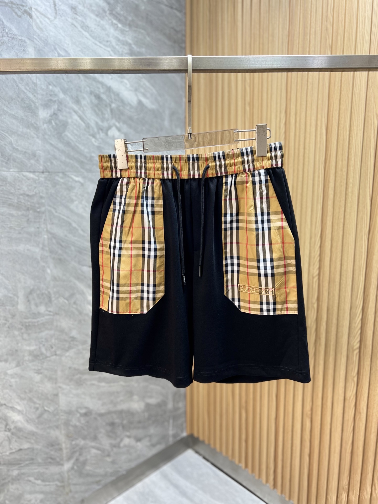 NO:840396,Burberry/Burberry 2026 spring and summer new products, complete with three standards, five-point shorts, good products, no need to introduce too much, look at the details, counter size M-XXXL / upper body recommended L,, burberry, burberry, shorts,19860909Burberry/巴宝莉 2026春夏新品 三标齐全 五分短裤 好货不用过多介绍 看细节 专柜码数M-XXXL /上身建议L,,burberry,burberry,shorts,,Men's clothing