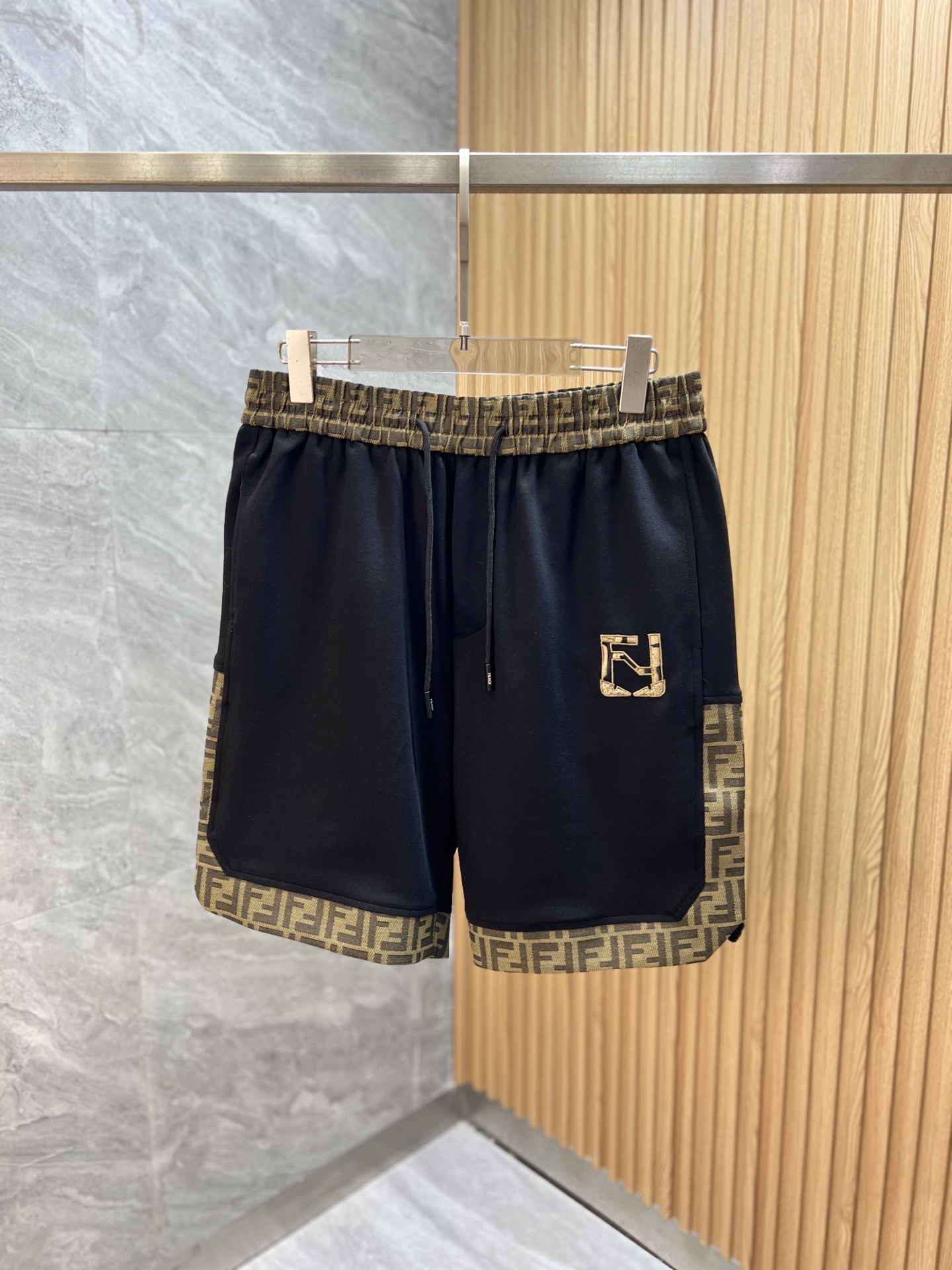 NO:840403,Fendi/Fendi 2026 spring and summer new products, complete with three standards, five-point shorts, good products, no need to introduce too much, look at the details, counter size M-XXXL / upper body recommended L,, fendi, fendi, shorts,19860909Fendi/芬迪 2026春夏新品 三标齐全 五分短裤 好货不用过多介绍 看细节 专柜码数M-XXXL /上身建议L,,fendi,fendi,shorts,,Men's clothing