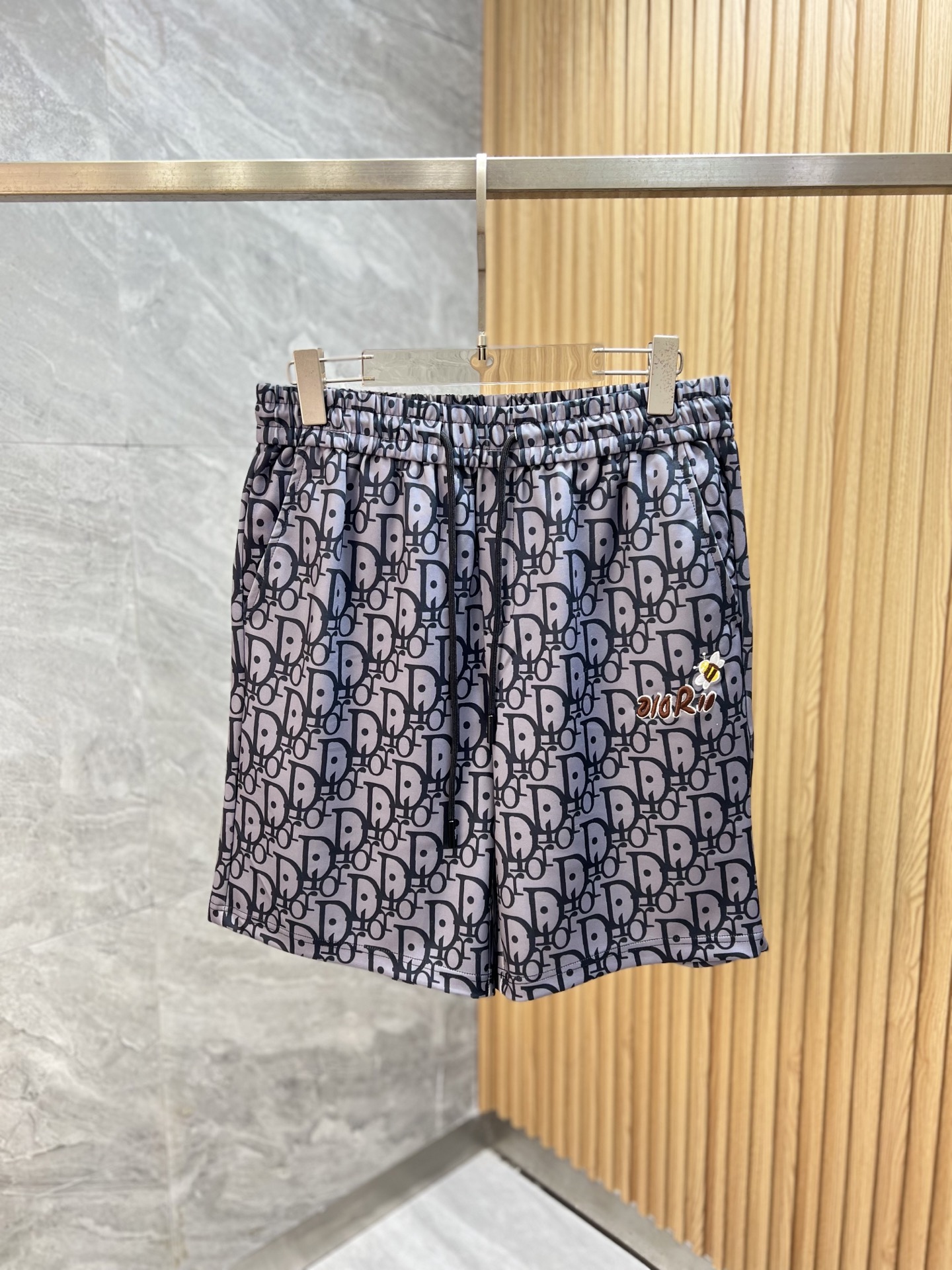 NO:840372,Dior/Dior 2026 spring and summer new products, complete with three standards, five-point shorts, good products, no need to introduce too much, look at the details, counter size M-XXXL / upper body recommended L,, dior, dior, shorts,19860909Dior/迪奥 2026春夏新品 三标齐全 五分短裤 好货不用过多介绍 看细节 专柜码数M-XXXL /上身建议L,,dior,dior,shorts,,Men's clothing