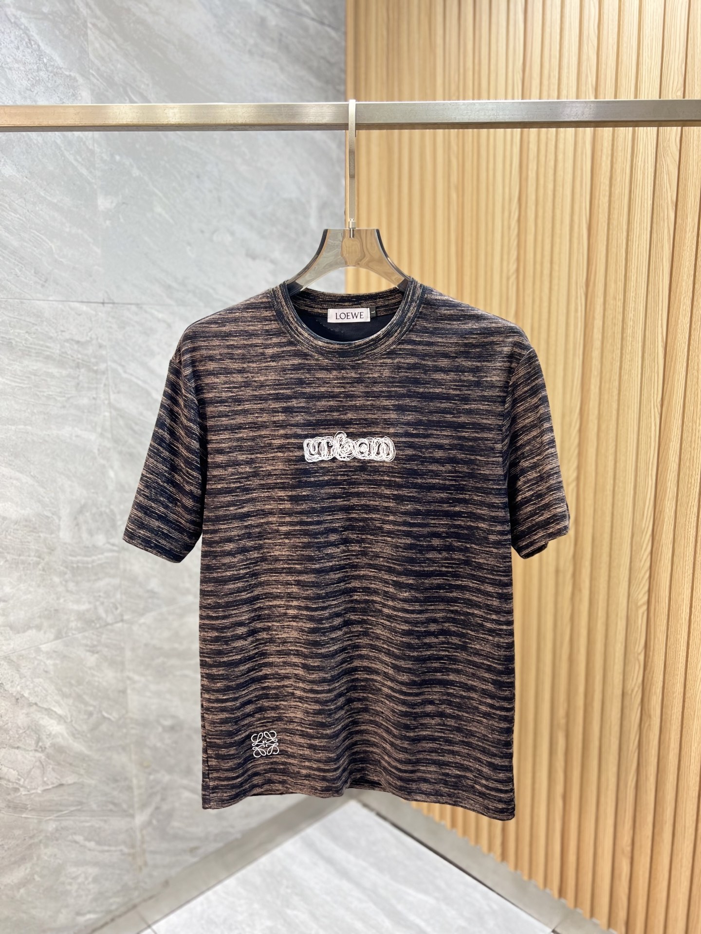 NO:840382,Loewe/Luo Yiwei 2026 spring and summer new products, complete with three standards, round neck pure cotton short-sleeved T-shirt, good product does not need to be introduced too much, look at the details, counter size M-XXXL / recommended L,, loewe, loewe, T-shirt, tees, t-shirt,19860909Loewe/罗意威 2026春夏新品 三标齐全 圆领纯棉短袖T恤 好货不用过多介绍 看细节 专柜码数M-XXXL /建议L,,loewe,loewe,T-shirt,tees，t-shirt,,Men's clothing