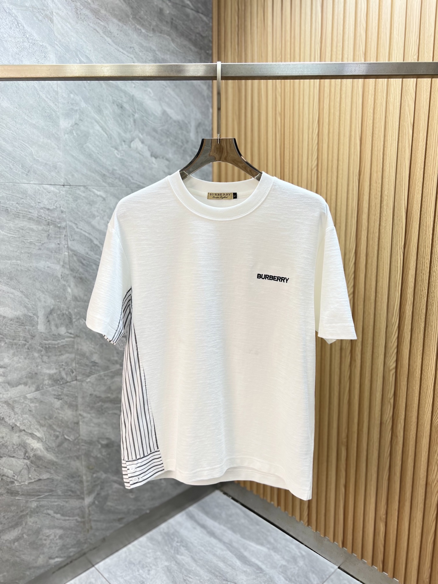 NO:840388,Burberry/Burberry 2026 spring and summer new products, complete with three labels, round neck pure cotton short-sleeved T-shirt, good product without too much introduction, look at the details, counter size M-XXXL / recommended L,, burberry, burberry, T-shirt, tees, t-shirt,19860909Burberry/巴宝莉 2026春夏新品 三标齐全 圆领纯棉短袖T恤 好货不用过多介绍 看细节 专柜码数M-XXXL /建议L,,burberry,burberry,T-shirt,tees，t-shirt,,Men's clothing
