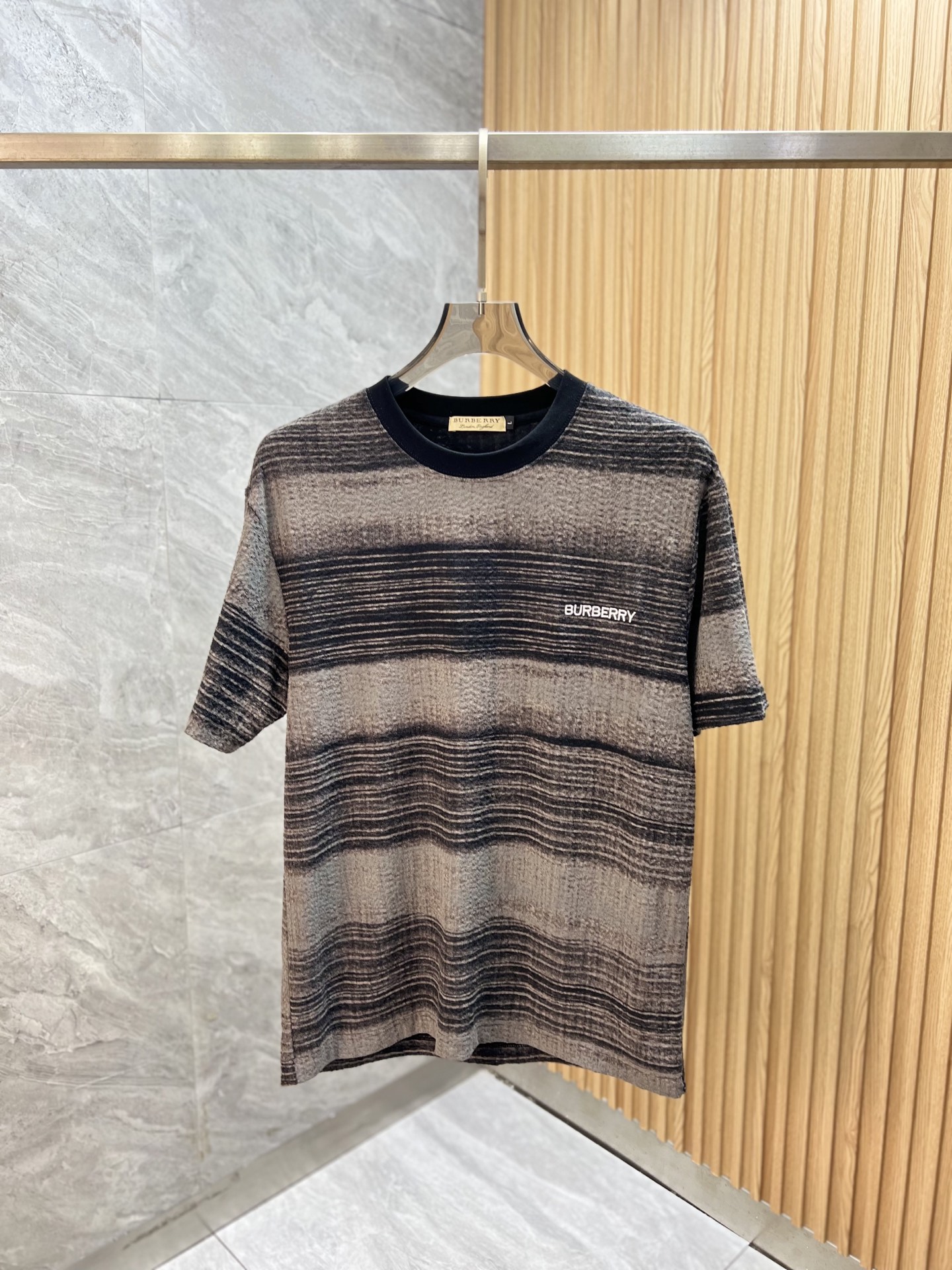 NO:840393,Burberry/Burberry 2026 spring and summer new products, complete with three labels, round neck pure cotton short-sleeved T-shirt, good product without too much introduction, look at the details, counter size M-XXXL / recommended L,, burberry, burberry, T-shirt, tees, t-shirt,19860909Burberry/巴宝莉 2026春夏新品 三标齐全 圆领纯棉短袖T恤 好货不用过多介绍 看细节 专柜码数M-XXXL /建议L,,burberry,burberry,T-shirt,tees，t-shirt,,Men's clothing