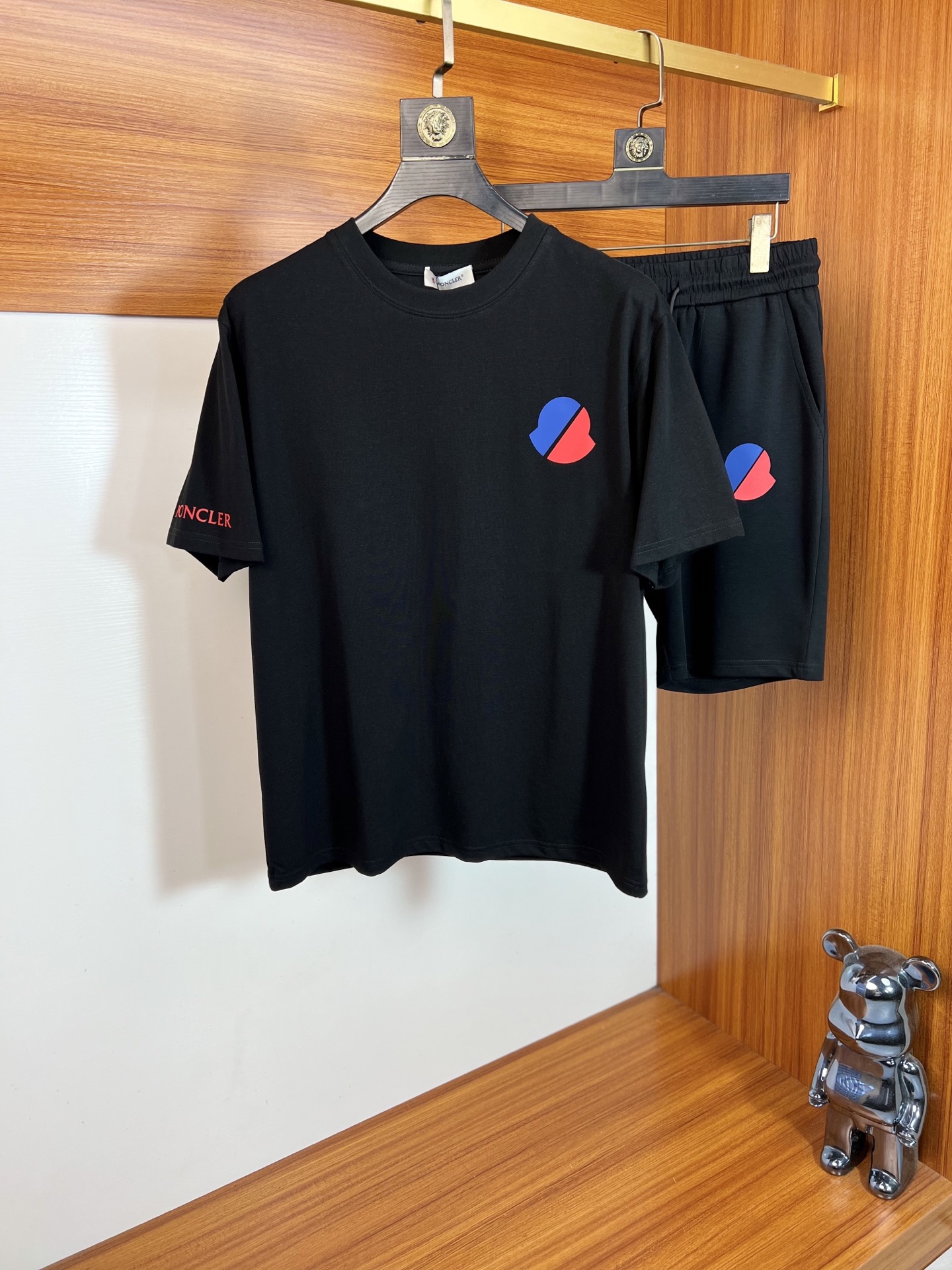 NO:840444,Tops, pants, Moncler/muzzle, 2026 spring and summer new products, complete with three labels, fashionable casual suits, good products, no need to introduce too much, look at the details, counter size M-XXXL / recommended L,,Moncler,19860909上衣 裤子Moncler/蒙口 2026春夏新品 三标齐全 时尚休闲套装 好货不用过多介绍 看细节 专柜码数 M-XXXL /建议L,,Moncler,,Men's clothing