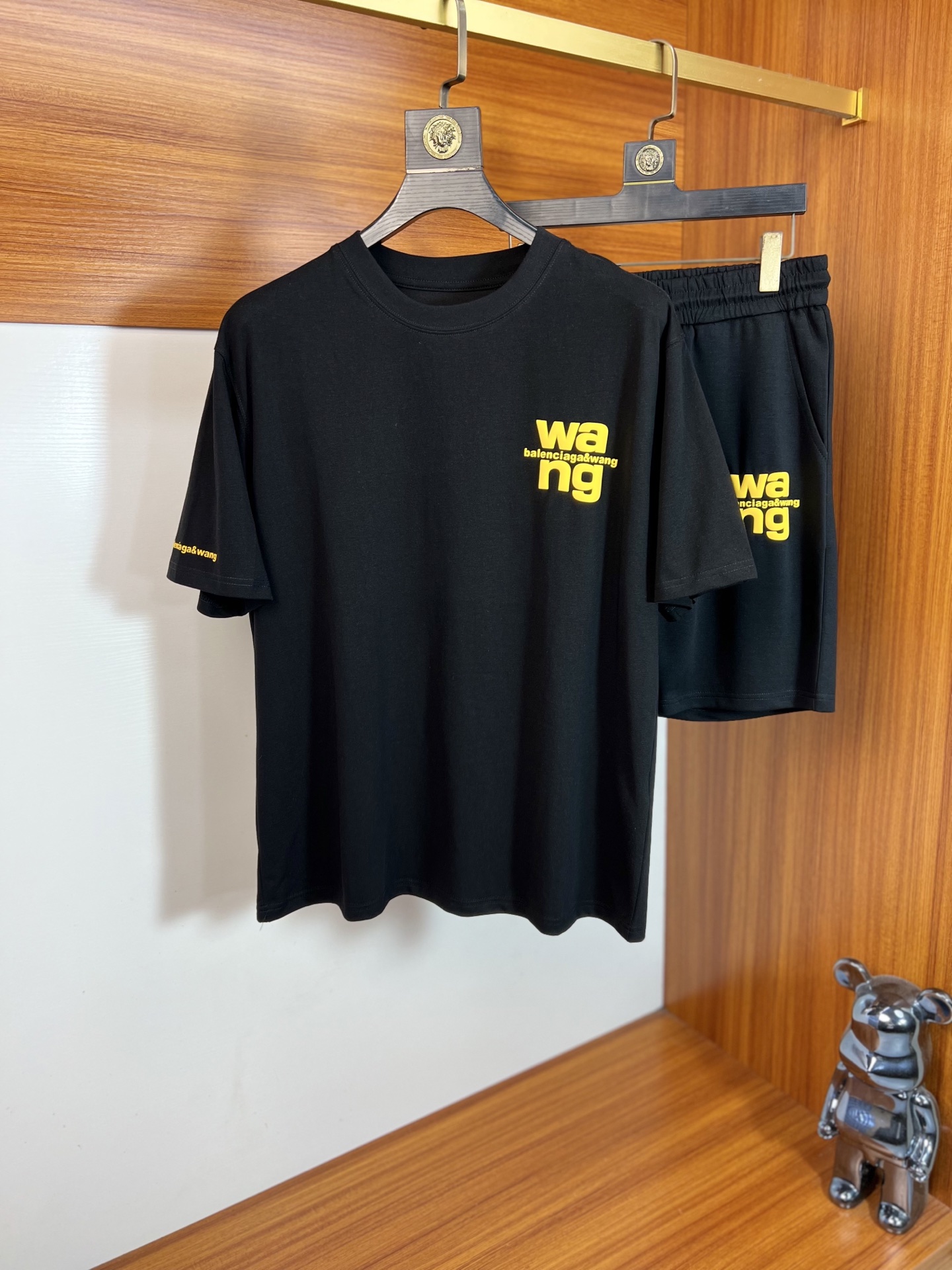 NO:840448,Tops and pants Alexander Wang 2026 spring and summer new products, complete with three standards, fashionable casual suits, good products without too much introduction, look at the details, counter size M-XXXL / recommended L,,19860909上衣 裤子亚历山大 王 2026春夏新品 三标齐全 时尚休闲套装 好货不用过多介绍 看细节 专柜码数 M-XXXL /建议L,,,Men's clothing