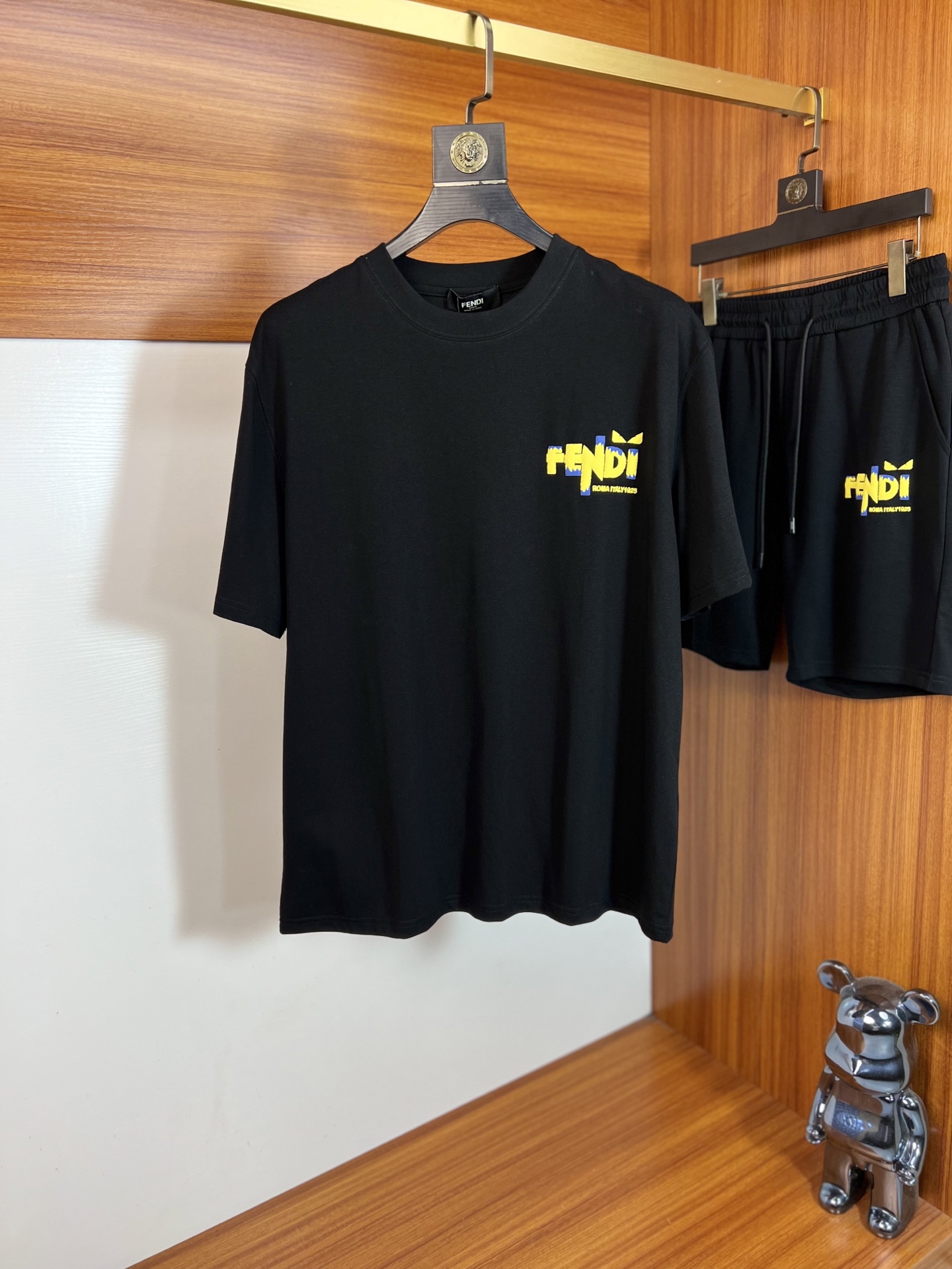 NO:840417,Tops, pants, Fendi/Fendi 2026 spring and summer new products, complete with three labels, fashionable casual suits, good products, no need to introduce too much, look at the details, counter size M-XXXL / recommended L,, fendi, fendi,19860909上衣 裤子Fendi/芬迪 2026春夏新品 三标齐全 时尚休闲套装 好货不用过多介绍 看细节 专柜码数 M-XXXL /建议L,,fendi,fendi,,Men's clothing