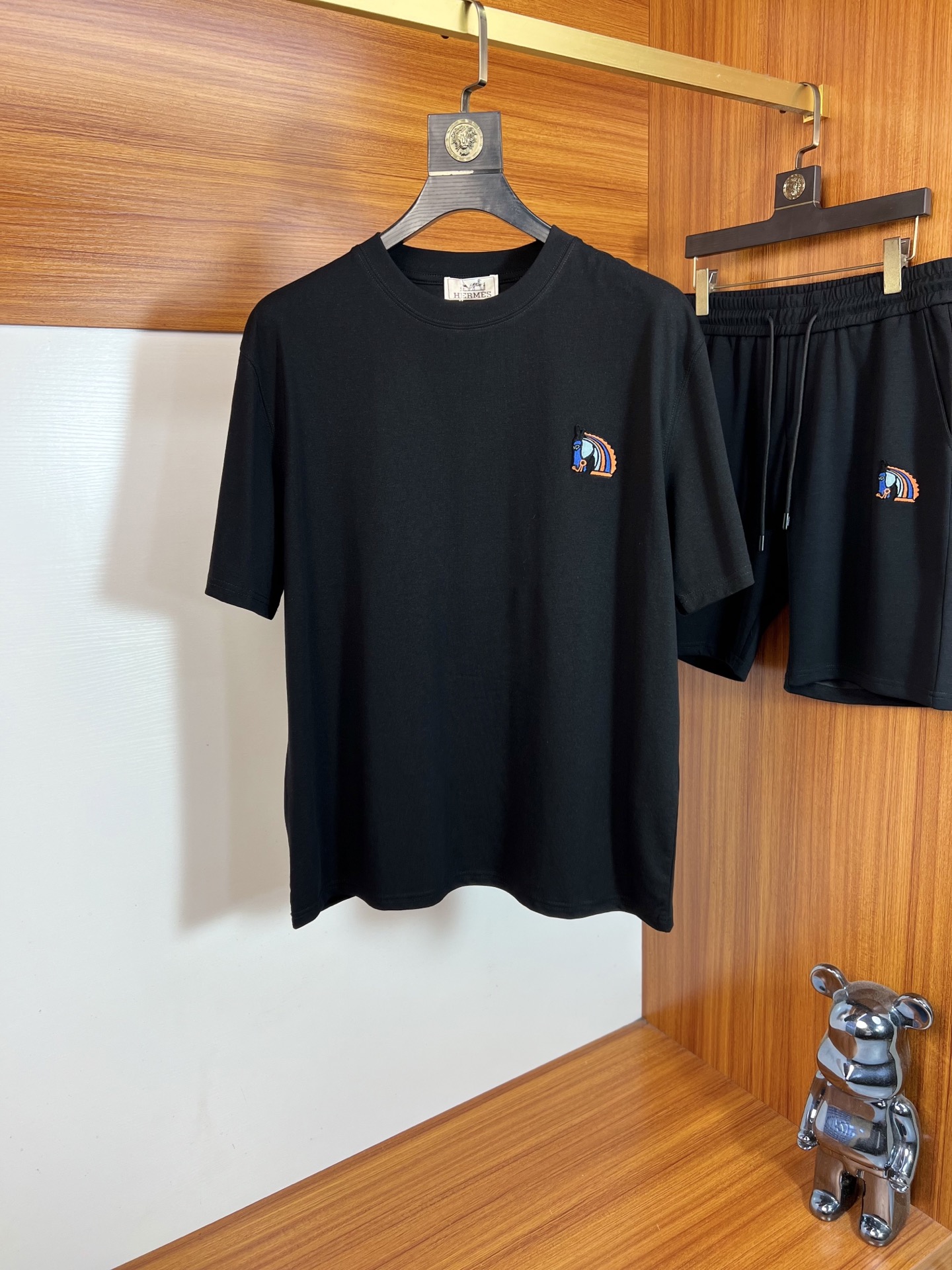 NO:840435,Tops, pants, Hermes/Hermès 2026 spring and summer new products, complete with three labels, fashionable casual suits, good products, no need to introduce too much, look at the details, counter size M-XXXL / recommended L,, hermes, hermes,19860909上衣 裤子Hermes/爱马仕 2026春夏新品 三标齐全 时尚休闲套装 好货不用过多介绍 看细节 专柜码数 M-XXXL /建议L,,hermes,hermes,,Men's clothing