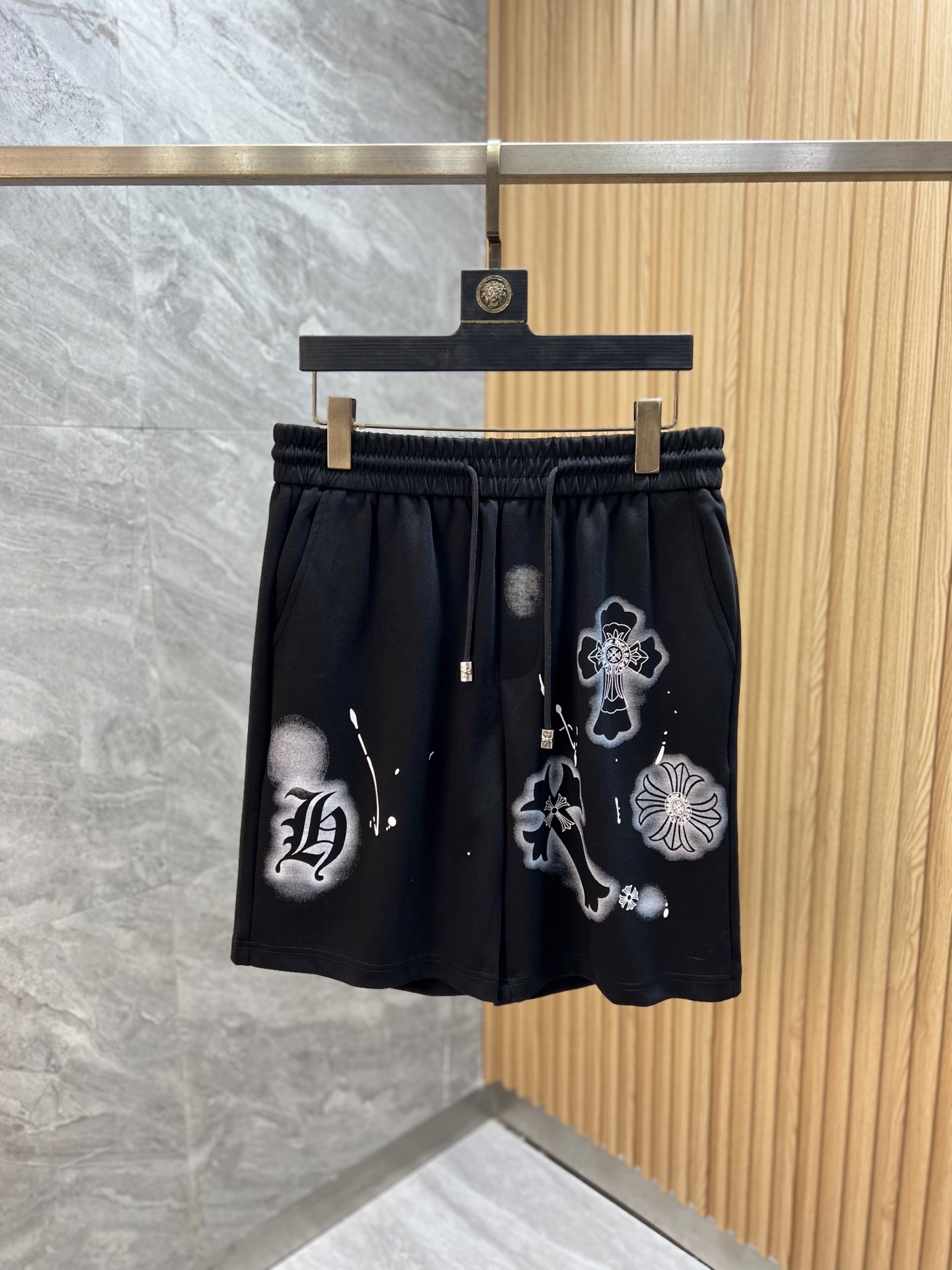 NO:843136,Ch/Chrome Hearts 2026 spring and summer new products, complete with three standards, five-point shorts, good products without too much introduction, look at the details, counter size M-XXXL / upper body recommended L,, chrome hearts, shorts,19860909Ch/克罗心 2026春夏新品 三标齐全 五分短裤 好货不用过多介绍 看细节 专柜码数M-XXXL /上身建议L,,chrome hearts,shorts,,Men's clothing