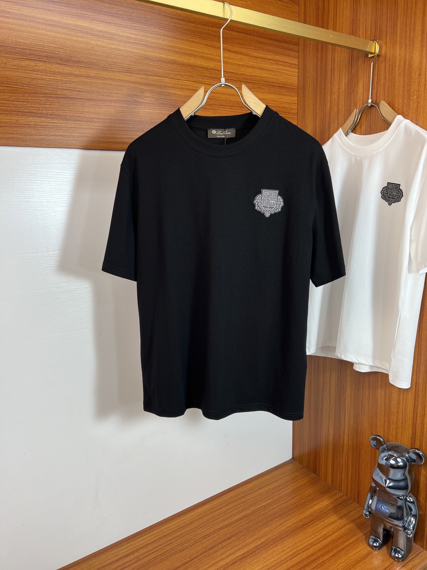 NO:843154,LP 1956 spring and summer new product, complete with three labels, round neck pure cotton short-sleeved T-shirt, good product without too much introduction, look at the details, counter size M-XXXL / recommended L, slightly loose version, loro piana, T-shirt, tees, t-shirt,19860909LP 1956春夏新品 三标齐全 圆领纯棉短袖T恤 好货不用过多介绍 看细节 专柜码数M-XXXL /建议L 微宽松版型,,loro piana,T-shirt,tees，t-shirt,,Men's clothing