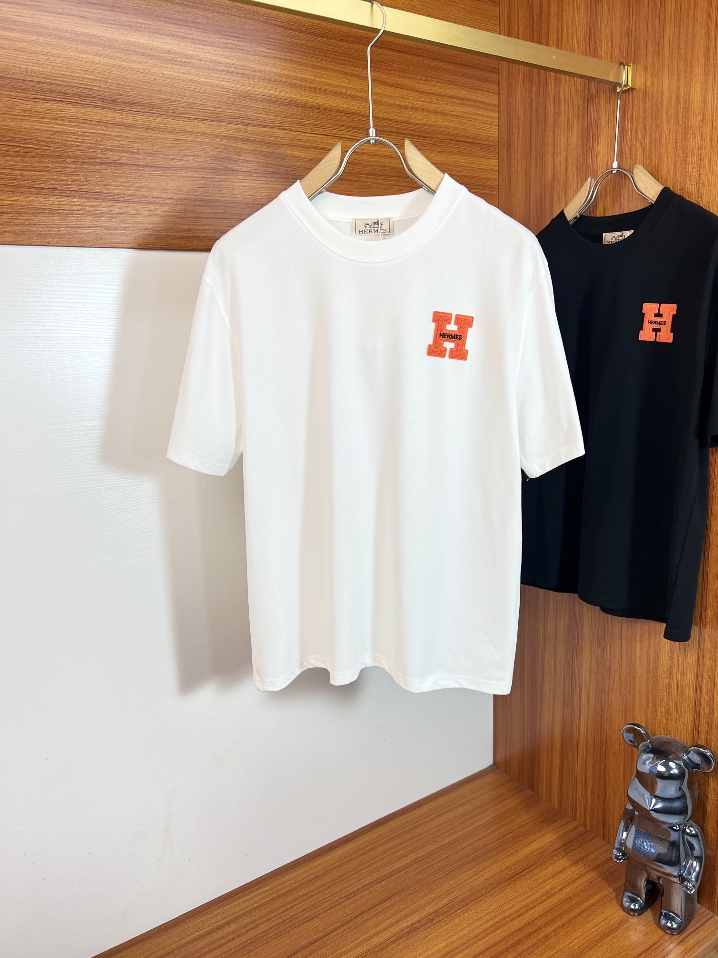 NO:843164,Hermes/Hermès 2026 spring and summer new products, complete with three labels, round neck pure cotton short-sleeved T-shirt, good product without too much introduction, look at the details, counter size M-XXXL 175/140 recommended L, slightly loose version, hermes, hermes, T-shirt, tees, t-shirt,19860909Hermes/爱马仕 2026春夏新品 三标齐全 圆领纯棉短袖T恤 好货不用过多介绍 看细节 专柜码数M-XXXL 175/140建议L 微宽松版型,,hermes,hermes,T-shirt,tees，t-shirt,,Men's clothing