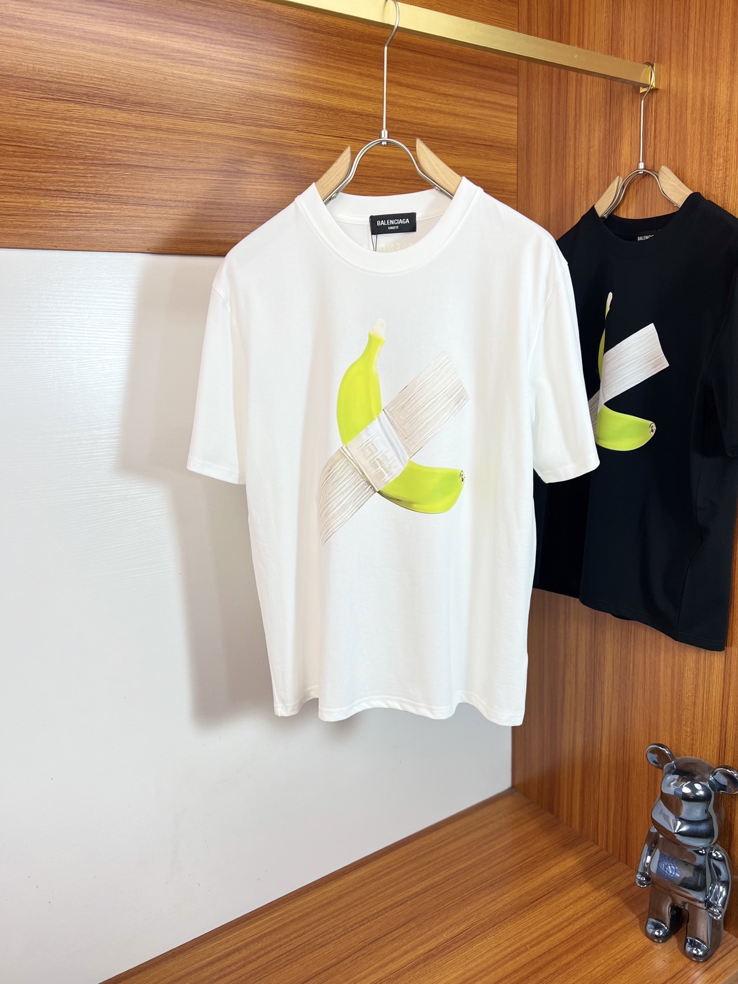 NO:843174,Balenciaga/Balenciaga 2026 spring and summer new products, complete with three labels, round neck pure cotton short-sleeved T-shirt, good product without too much introduction, look at the details, counter size M-XXXL 175/140 recommended L, slightly loose version,,balenciaga,balenciaga,T-shirt,tees,t-shirt,19860909Balenciaga/巴黎世家 2026春夏新品 三标齐全 圆领纯棉短袖T恤 好货不用过多介绍 看细节 专柜码数M-XXXL 175/140建议L 微宽松版型,,balenciaga,balenciaga,T-shirt,tees，t-shirt,,Men's clothing