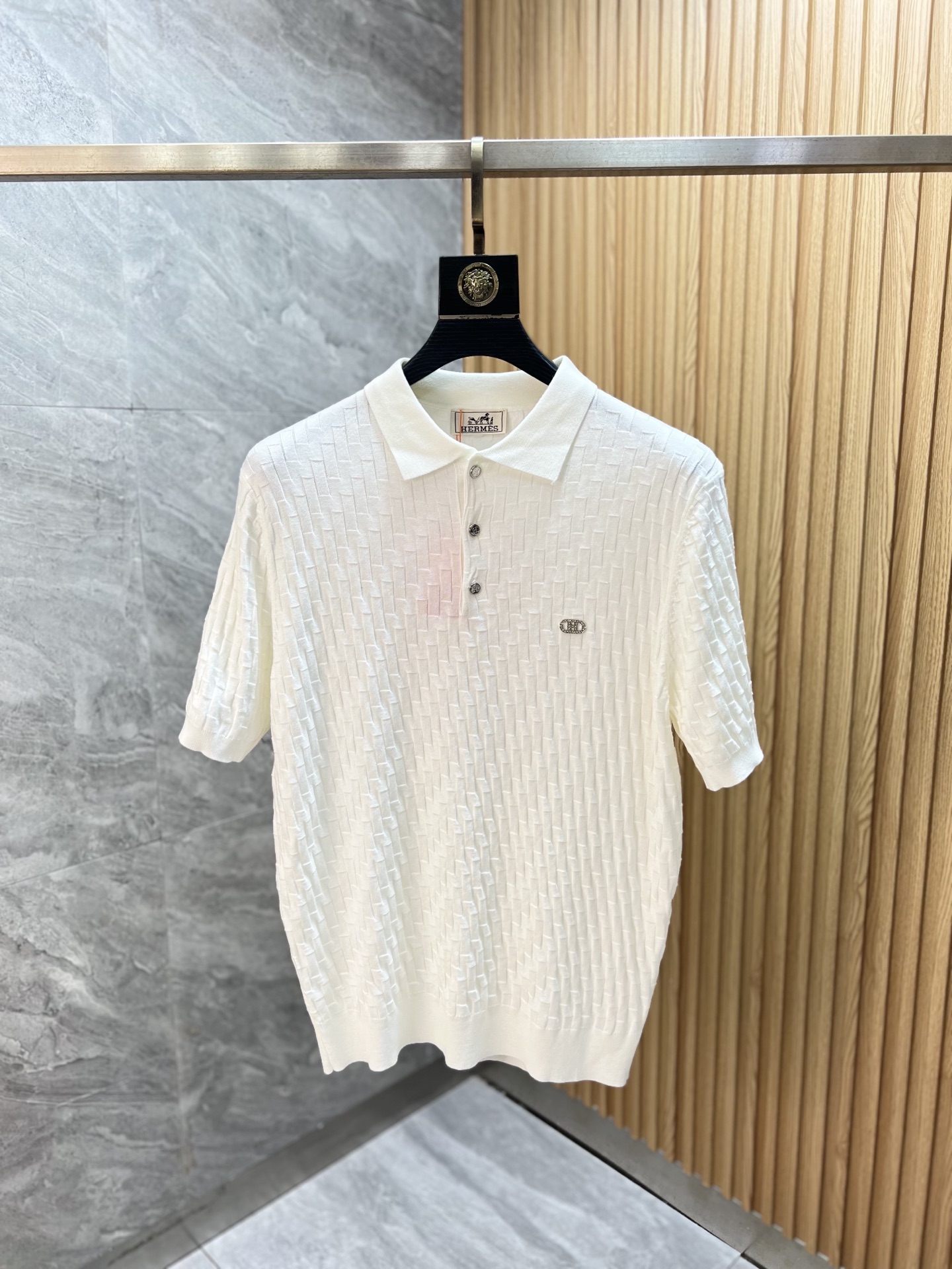 NO:935834,Hermes/Hermès 2026 spring and summer new products, complete with three labels, round neck sweater, short-sleeved T-shirt, old money style series, good products need no introduction, look at the details, counter size M-XXXL 175/140, recommended L,, hermes, hermes, T-shirt, tees, t-shirt,19860909Hermes/爱马仕 2026年春夏新品上新 三标齐全 圆领针织衫短袖T恤 老钱风系列 好货不用过多介绍 看细节 专柜码数M-XXXL 175/140建议L,,hermes,hermes,T-shirt,tees，t-shirt,,Men's clothing