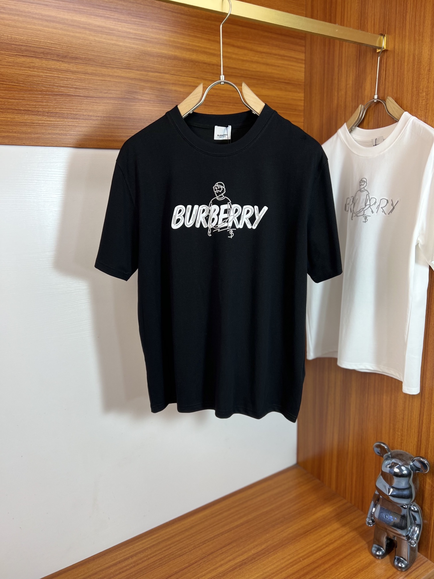 NO:847610,Burberry/Burberry 2026 spring and summer new products, complete with three labels, round neck pure cotton short-sleeved T-shirt, good product, no need to introduce too much, look at the details, counter size M-XXXL / upper body recommended L,, burberry, burberry, T-shirt, tees, t-shirt,19860909Burberry/巴宝莉 2026春夏新品 三标齐全 圆领纯棉短袖T恤 好货不用过多介绍 看细节 专柜码数M-XXXL /上身建议L,,burberry,burberry,T-shirt,tees，t-shirt,,Men's clothing