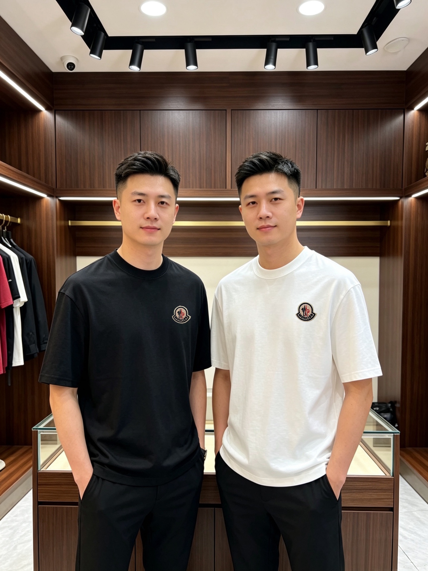 NO:849010,Moncler/Moncler 2026 spring and summer new products, complete with three labels, mercerized cotton round neck short-sleeved T-shirt, counter size M-XXXL / recommended L, Moncler, T-shirt, tees, t-shirt,19860909Moncler/蒙口 2026年春夏新品上新 三标齐全 丝光棉圆领短袖T恤 专柜码数M-XXXL /建议L,,Moncler,T-shirt,tees，t-shirt,,Men's clothing