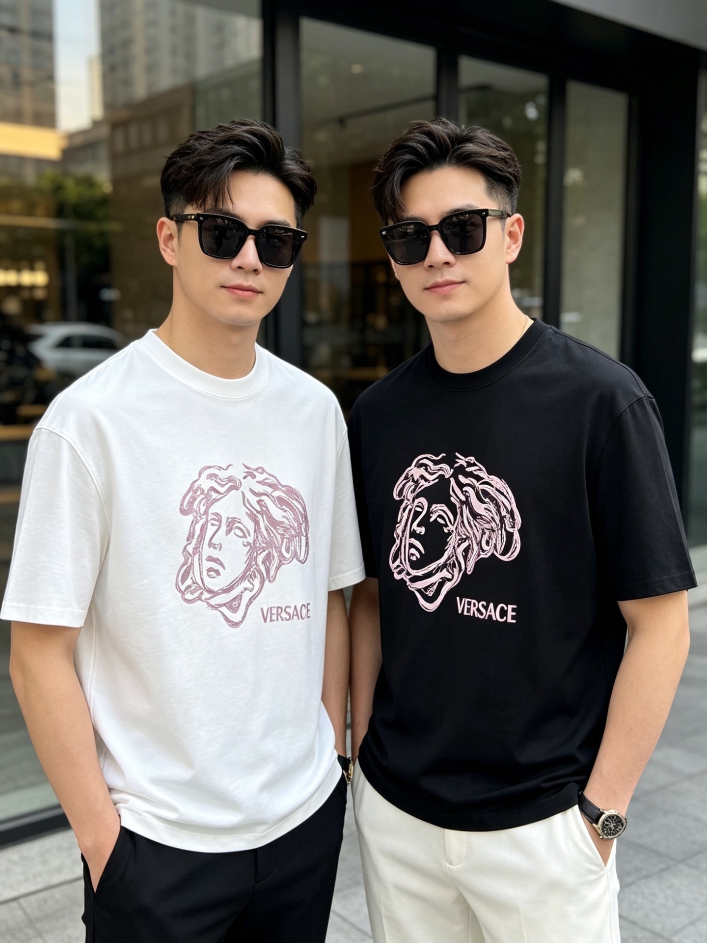 NO:857109,Versace/Versace 2026 spring and summer new products, complete with three labels, mercerized cotton short-sleeved T-shirt, good product without too much introduction, look at the details, counter size M-XXXL 175/140, recommended L,,versace,versace,T-shirt,tees,t-shirt,19860909Versace/范思哲 2026春夏新品 三标齐全 丝光棉短袖T恤 好货不用过多介绍 看细节 专柜码数M-XXXL 175/140建议L,,versace,versace,T-shirt,tees，t-shirt,,Men's clothing
