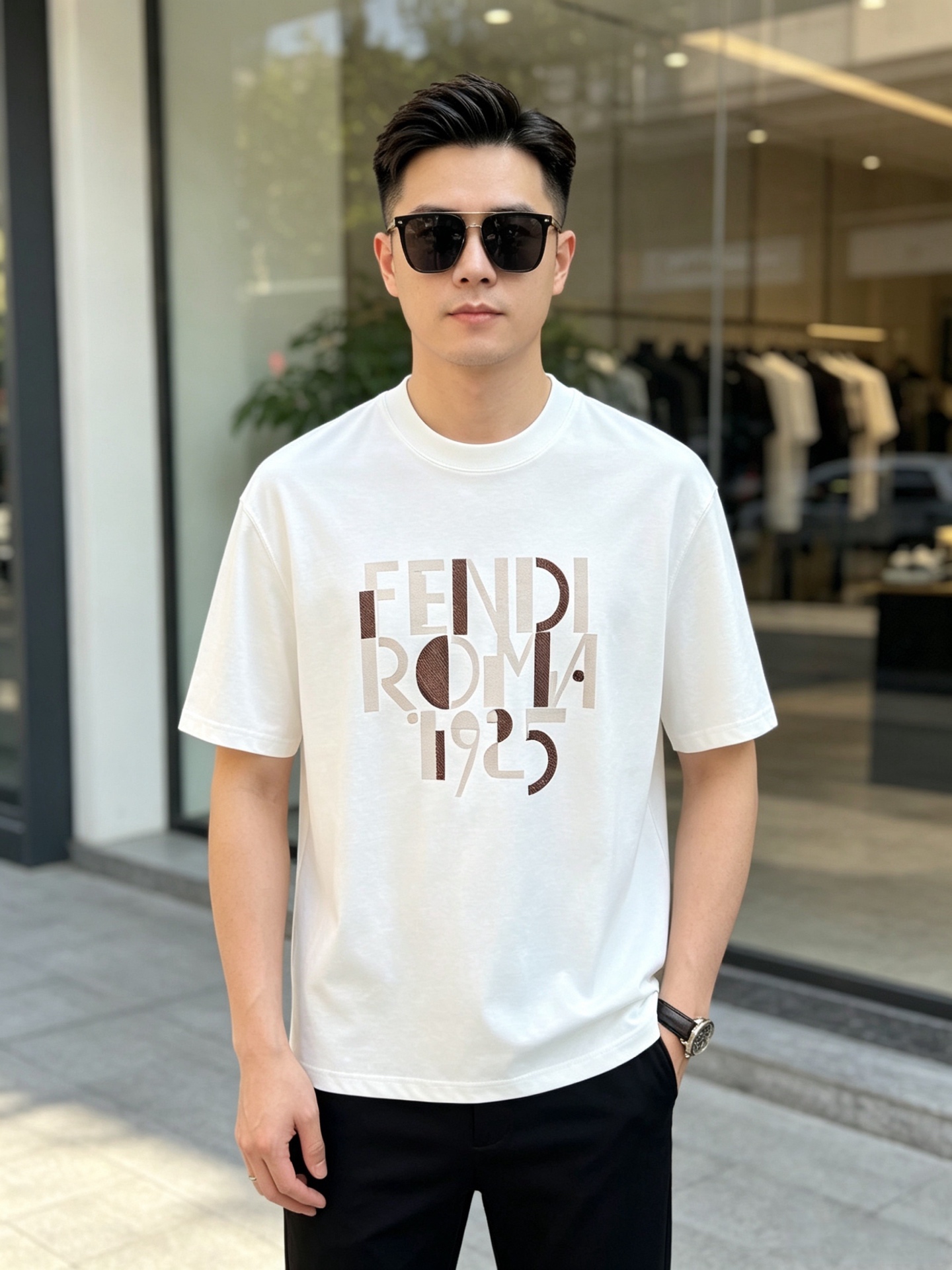 NO:857164,Fendi/Fendi 2026 spring and summer new products, complete with three labels, mercerized cotton short-sleeved T-shirt, good product without too much introduction, look at the details, counter size M-XXXL 175/140, recommended L,, fendi, fendi, T-shirt, tees, t-shirt,19860909Fendi/芬迪 2026春夏新品 三标齐全 丝光棉短袖T恤 好货不用过多介绍 看细节 专柜码数M-XXXL 175/140建议L,,fendi,fendi,T-shirt,tees，t-shirt,,Men's clothing
