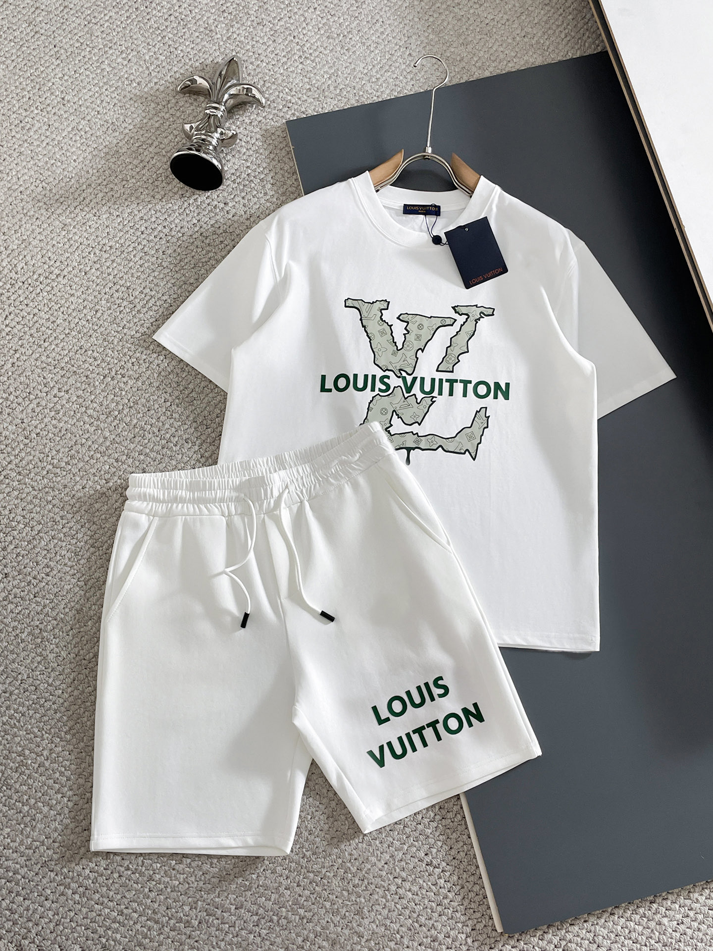 NO:867241,Tops and pants LV/Louis Vuitton 2026 spring and summer new products, complete with three labels, can be matched with suits. Good products need no introduction. Look at the details. Counter size M-XXXL / Upper body recommended L,, louis vuitton, louis vuitton,19860909上衣 裤子LV/路易威登 2026春夏新品 三标齐全 可搭配套装 好货不用过多介绍 看细节 专柜码数M-XXXL /上身建议L,,louis vuitton,louis vuitton,,Men's clothing