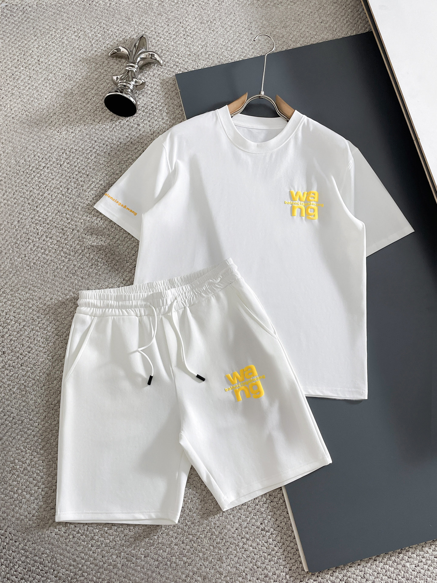 NO:867161,Tops and pants Alexander Wang 2026 spring and summer new products, complete with three labels, can be matched with suits, good products need no introduction, look at the details, counter size M-XXXL / upper body recommended L,,19860909上衣 裤子亚历山大 王 2026春夏新品 三标齐全 可搭配套装 好货不用过多介绍 看细节 专柜码数M-XXXL /上身建议L,,,Men's clothing