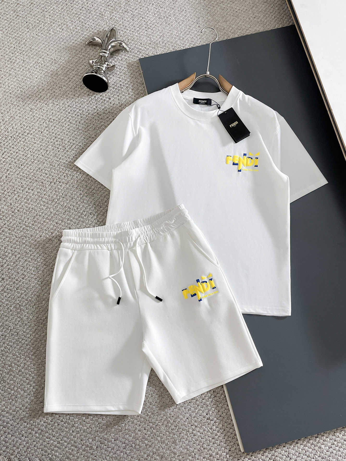 NO:867185,Tops and trousers Fendi/Fendi 2026 spring and summer new products, complete with three labels, can be matched with suits, good products without too much introduction, look at the details, counter size M-XXXL / upper body recommended L,, fendi, fendi,19860909上衣 裤子Fendi/芬迪 2026春夏新品 三标齐全 可搭配套装 好货不用过多介绍 看细节 专柜码数M-XXXL /上身建议L,,fendi,fendi,,Men's clothing