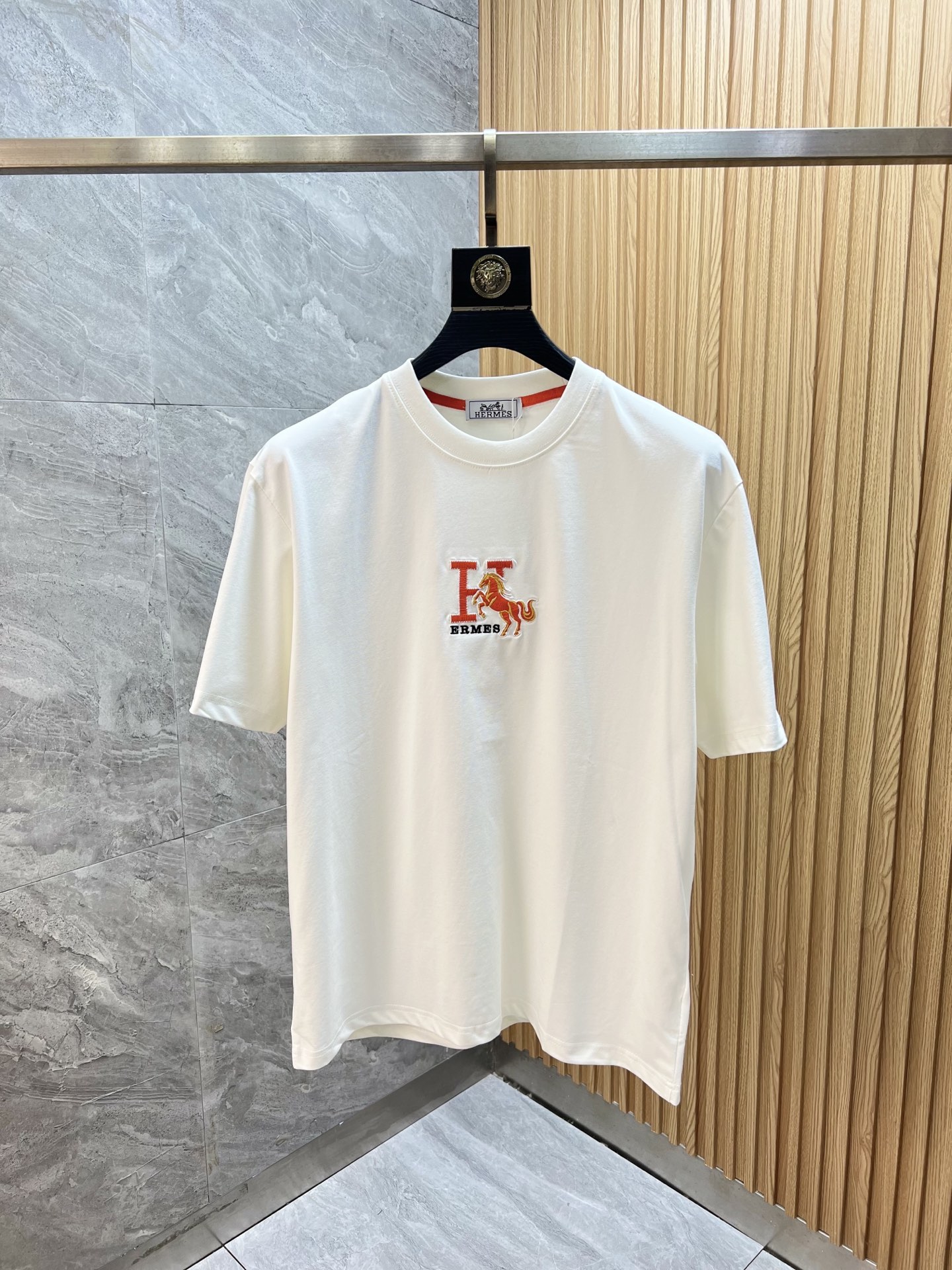 NO:875920,Hermes/Hermes 2026 spring and summer new products, complete with three standards, pure round neck short-sleeved T-shirt, size M-XXXL / recommended L,, hermes, hermes, T-shirt, tees, t-shirt,19860909Hermes/爱马仕 2026年春夏新品上新 三标齐全 纯圆领短袖T恤 码数M-XXXL /建议L,,hermes,hermes,T-shirt,tees，t-shirt,,Men's clothing