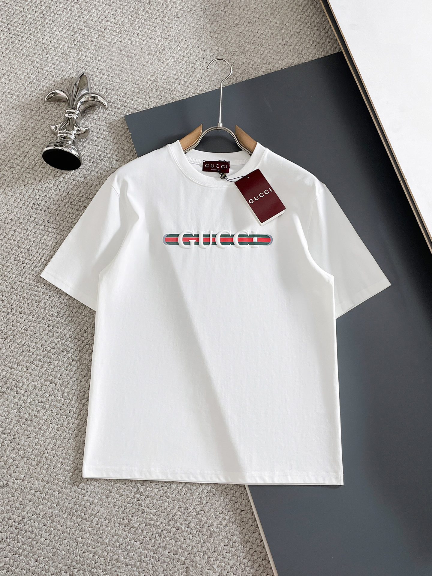 NO:876001,Gucci/Gucci 2026 spring and summer new products, complete with three labels, mercerized cotton round neck short-sleeved T-shirt, good product without too much introduction, look at the details, counter size M-XXXL 175/140 recommended L, slim fit,, gucci, T-shirt, tees, t-shirt,19860909Gucci/古奇 2026年春夏新品上新 三标齐全 丝光棉圆领短袖T恤 好货不用过多介绍 看细节 专柜码数M-XXXL 175/140建议L 修身版型,,gucci,T-shirt,tees，t-shirt,,Men's clothing