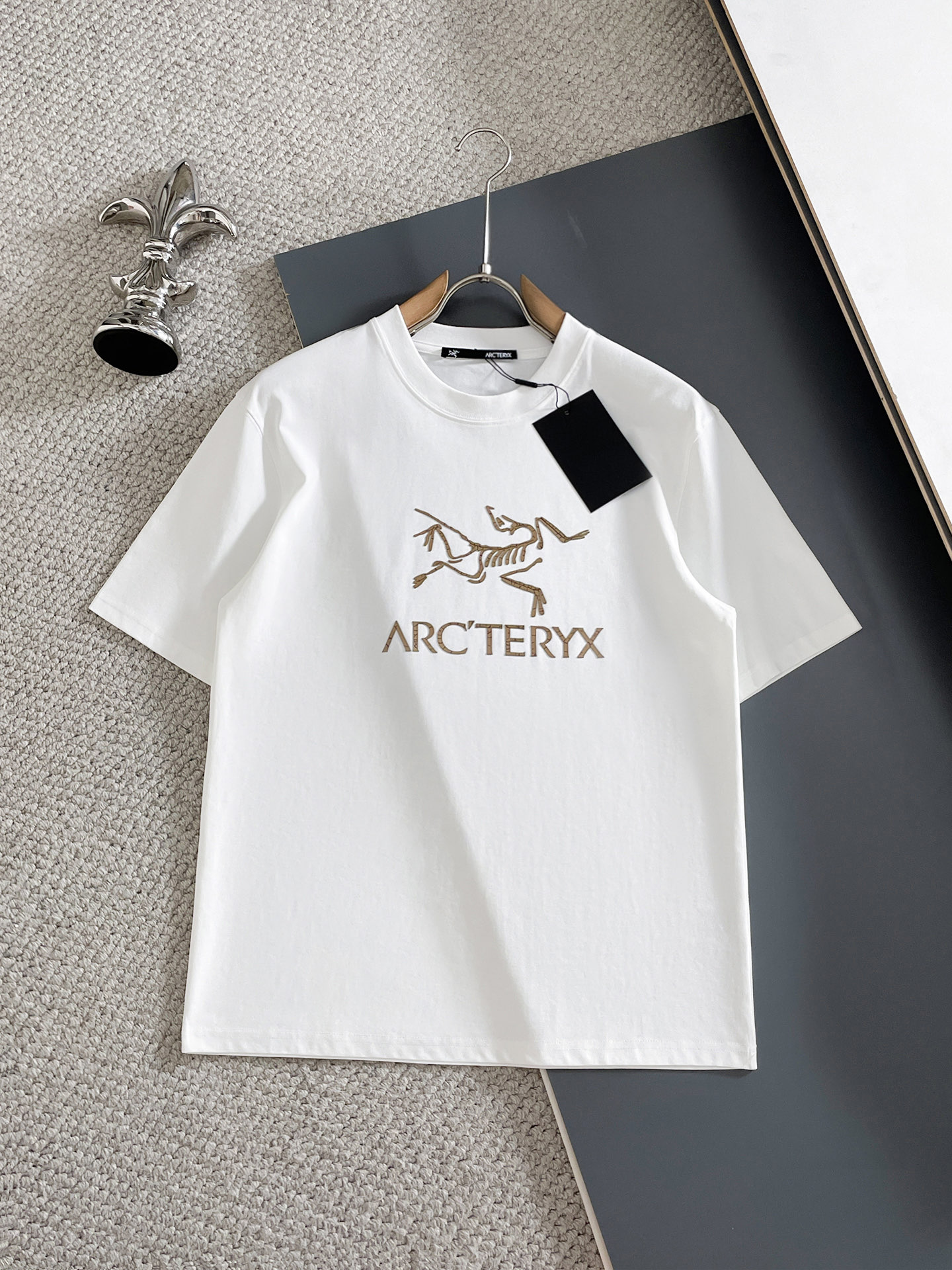 NO:910189,Arc/Arc'teryx 2026 spring and summer new products, complete with three labels, pure cotton round neck short-sleeved T-shirt, good product without too much introduction, look at the details, counter size M-XXXL / recommended L, loose fit, arc'teryx, T-shirt, tees, t-shirt,19860909Arc/始祖鸟 2026年春夏新品上新 三标齐全 纯棉圆领短袖T恤 好货不用过多介绍 看细节 专柜码数M-XXXL /建议L 宽松版型,arc'teryx,T-shirt,tees，t-shirt,,Men's clothing
