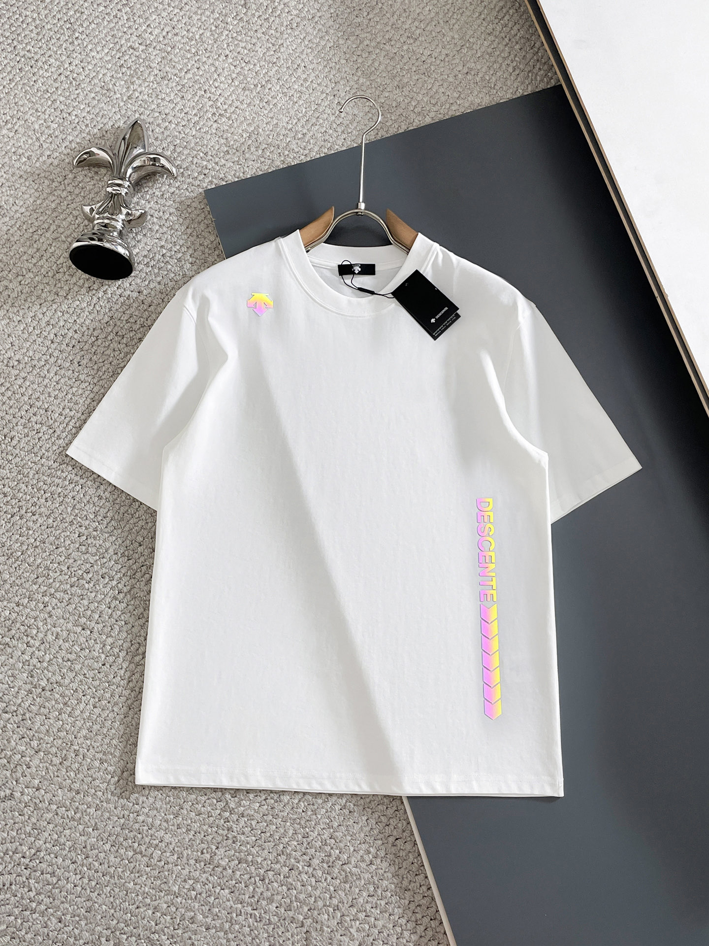 NO:910194,Des/Desante 2026 spring and summer new products, complete with three standards, pure cotton round neck short-sleeved T-shirt, good product does not need to be introduced too much, look at the details, counter size M-XXXL / recommended L, loose fit, T-shirt, tees, t-shirt,19860909Des/迪桑特 2026年春夏新品上新 三标齐全 纯棉圆领短袖T恤 好货不用过多介绍 看细节 专柜码数M-XXXL /建议L 宽松版型,,T-shirt,tees，t-shirt,,Men's clothing