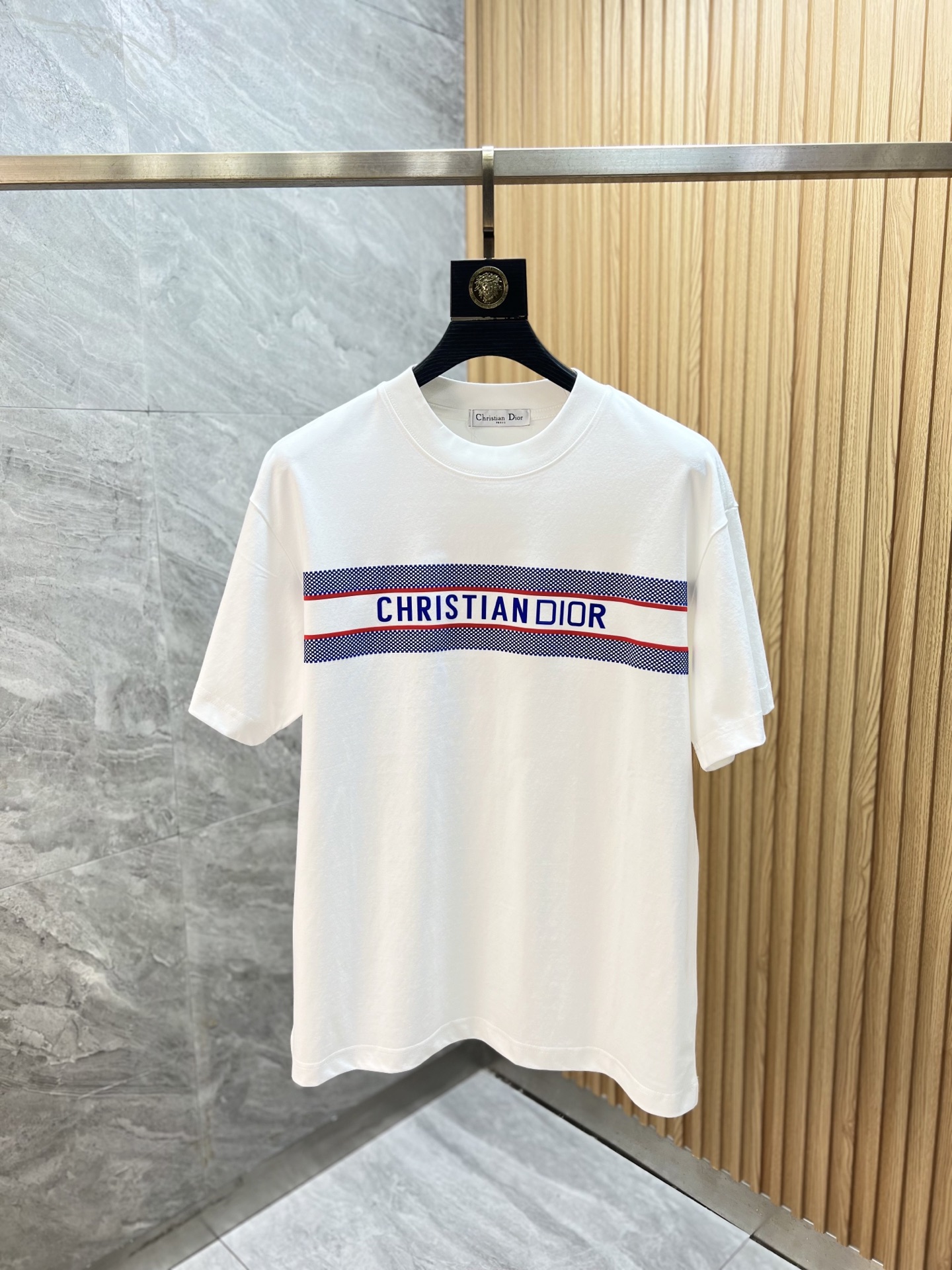 NO:910228,Dior/Dior 2026 spring and summer new products, complete with three labels, pure cotton short-sleeved T-shirt, good product, no need to introduce too much, look at the details, counter size S-XXXL / recommended M,, dior, dior, T-shirt, tees, t-shirt,19860909Dior/迪奥 2026春夏新品 三标齐全 纯棉短袖T恤 好货不用过多介绍 看细节 专柜码数S-XXXL /建议M,,dior,dior,T-shirt,tees，t-shirt,,Men's clothing