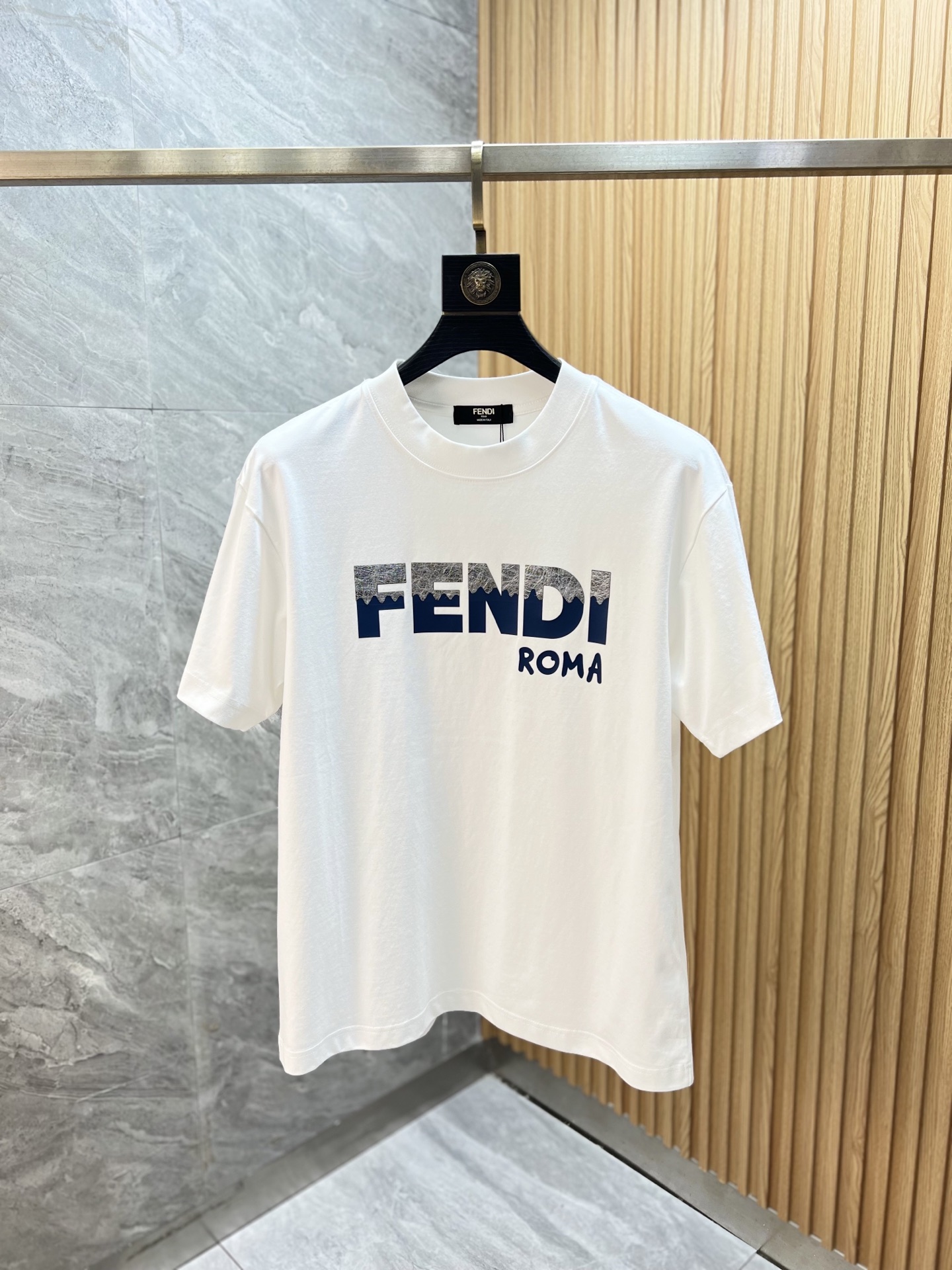 NO:910240,Fendi/Fendi 2026 spring and summer new products, complete with three labels, pure cotton short-sleeved T-shirt, good product, no need to introduce too much, look at the details, counter size S-XXXL / recommended M,, fendi, fendi, T-shirt, tees, t-shirt,19860909Fendi/芬迪 2026春夏新品 三标齐全 纯棉短袖T恤 好货不用过多介绍 看细节 专柜码数S-XXXL /建议M,,fendi,fendi,T-shirt,tees，t-shirt,,Men's clothing