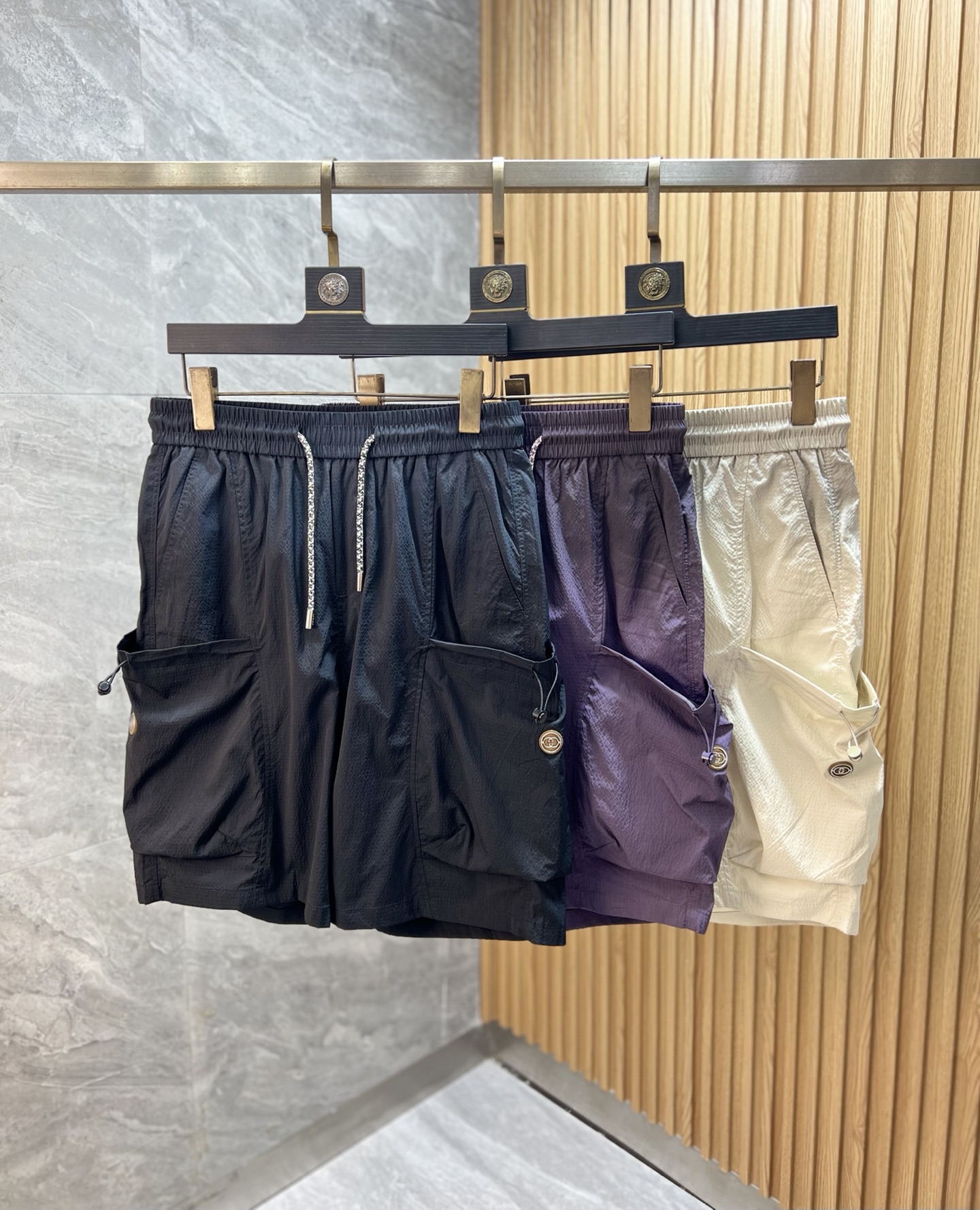 NO:905758,Gucci/Gucci 2026 spring and summer new products, complete with three labels, casual pants, five-point shorts, good products without too much introduction, look at the details, counter size M-XXXL 175/upper body recommended L,,gucci,shorts,19860909Gucci/古奇 2026春夏新品 三标齐全 休闲裤 五分短裤 好货不用过多介绍 看细节 专柜码数M-XXXL 175/上身建议L,,gucci,shorts,,Men's clothing