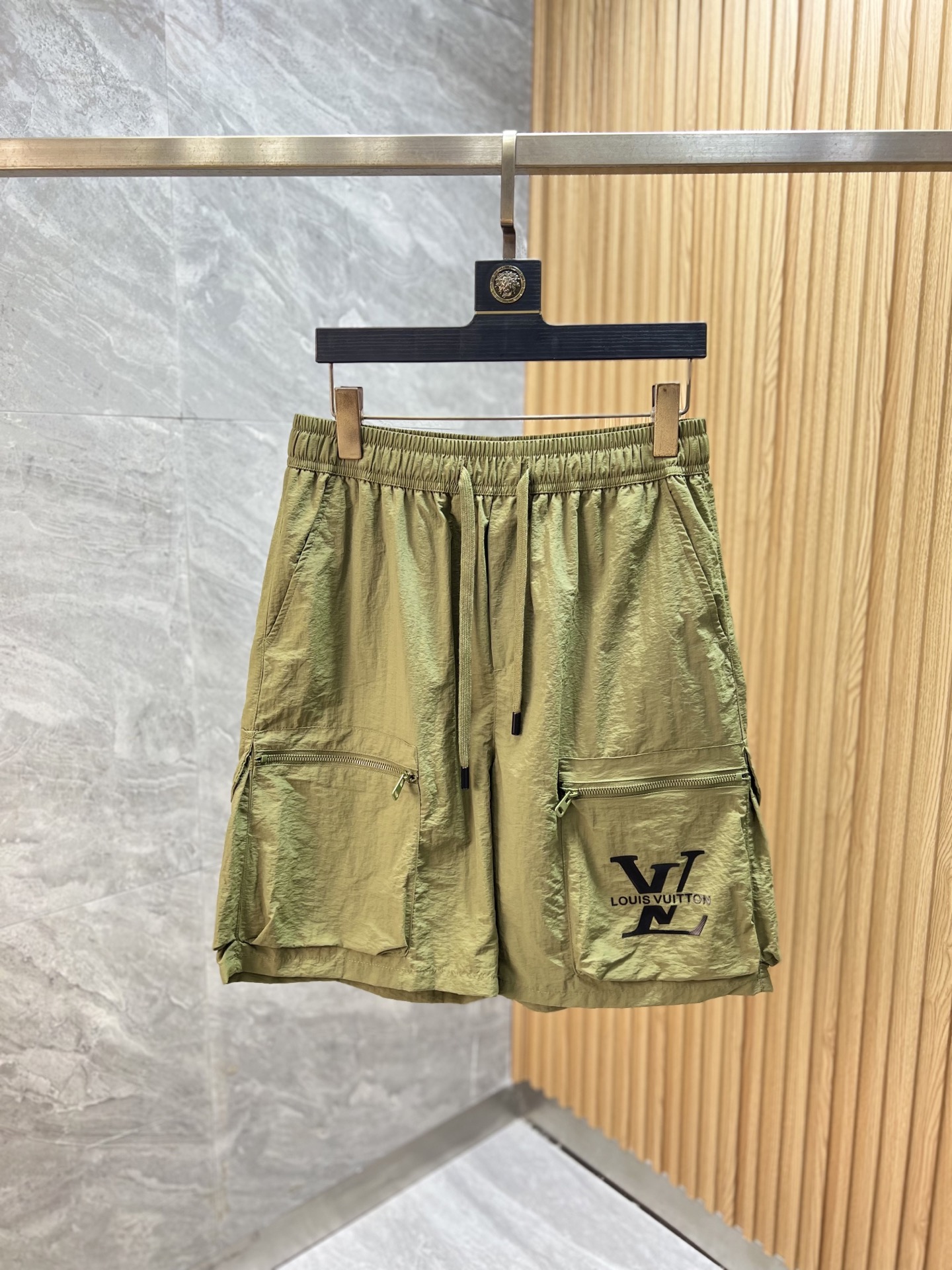 NO:905765,LV/Louis Vuitton 2026 spring and summer new products, complete with three labels, casual pants, five-point shorts, good products, no need to introduce too much, look at the details, counter size M-XXXL 175/upper body recommended L,, louis vuitton, louis vuitton, shorts,19860909LV/路易威登 2026春夏新品 三标齐全 休闲裤 五分短裤 好货不用过多介绍 看细节 专柜码数M-XXXL 175/上身建议L,,louis vuitton,louis vuitton,shorts,,Men's clothing
